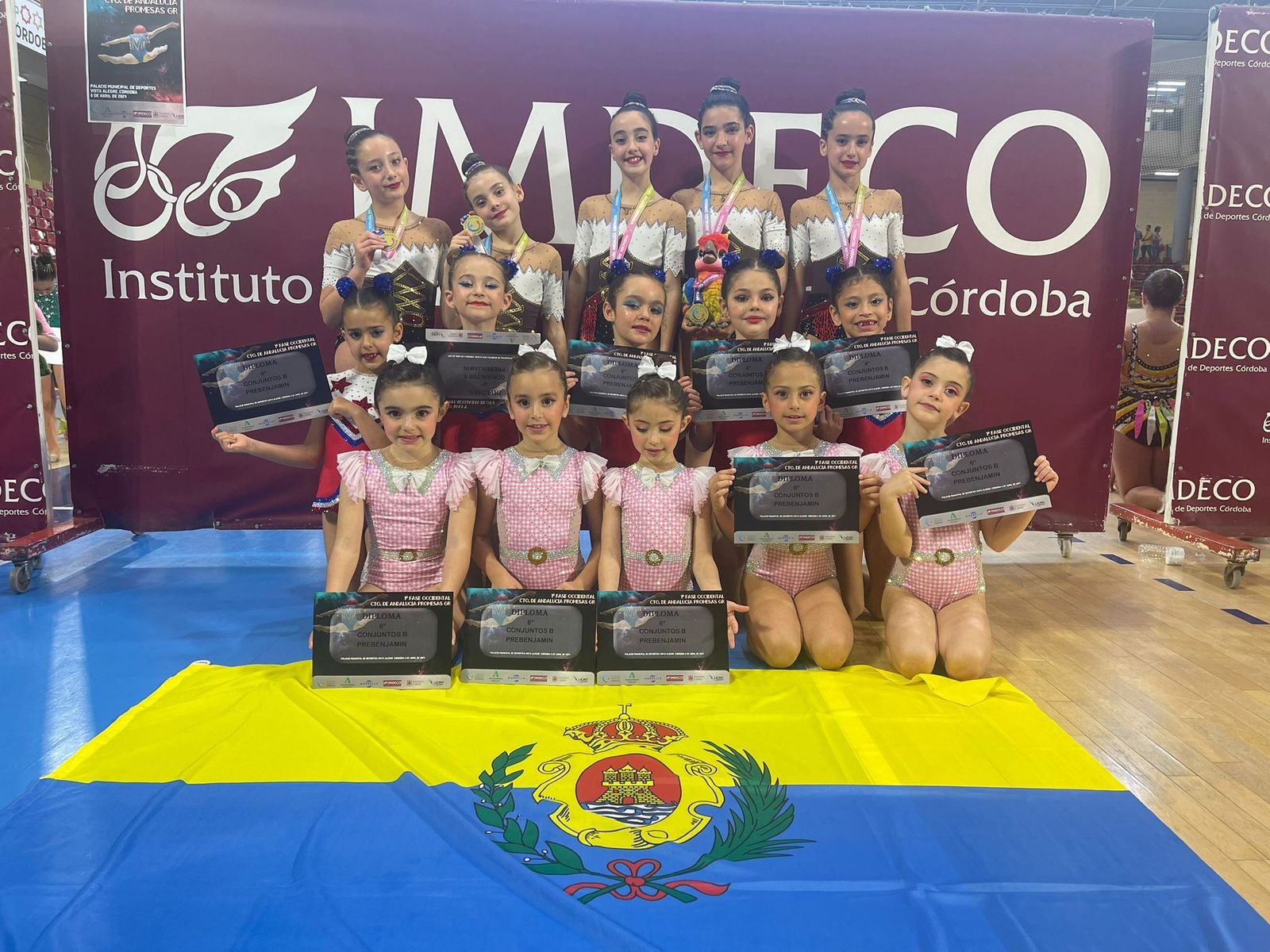 Las representantes algecireñas, con sus trofeos