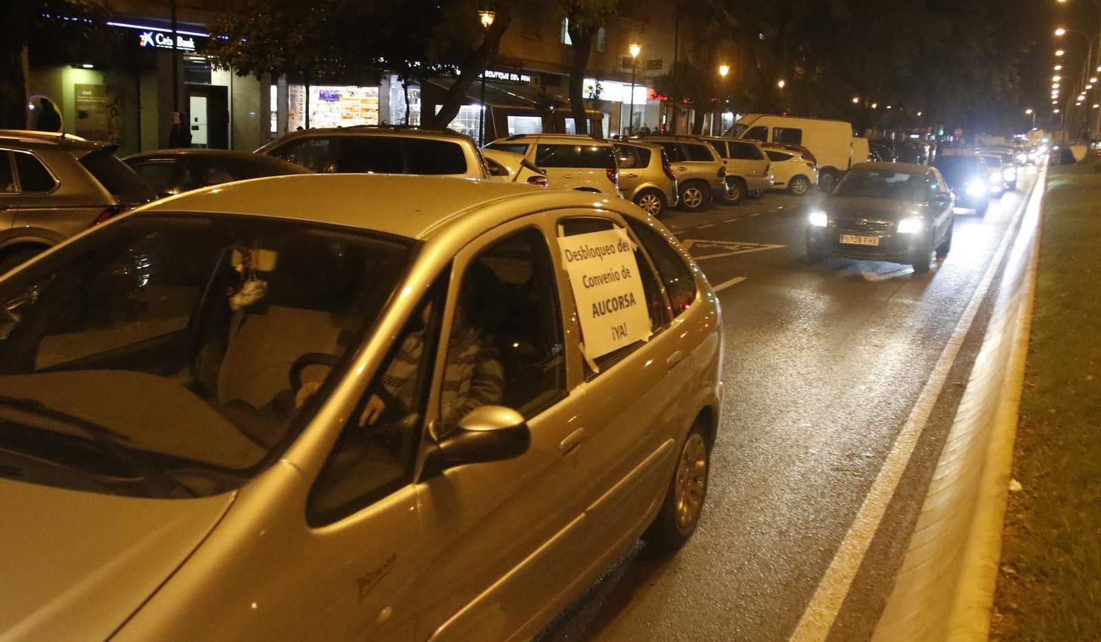 La caravana de protesta de la plantilla de Aucorsa, en fotografías