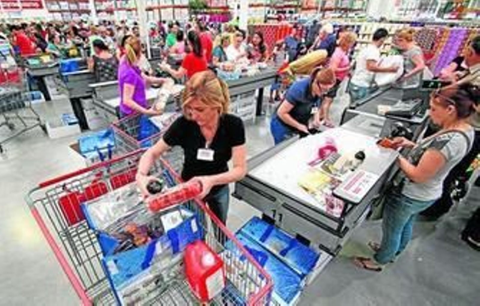 Entrada del establecimiento y, al fondo, Torneo Parque empresarial.