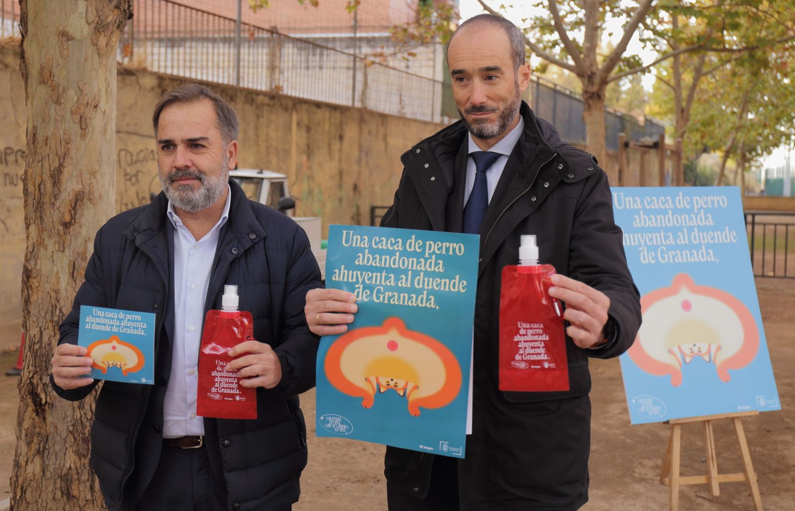 Granada intensifica la limpieza de excrementos de perros con 9 brigadas de Inagra