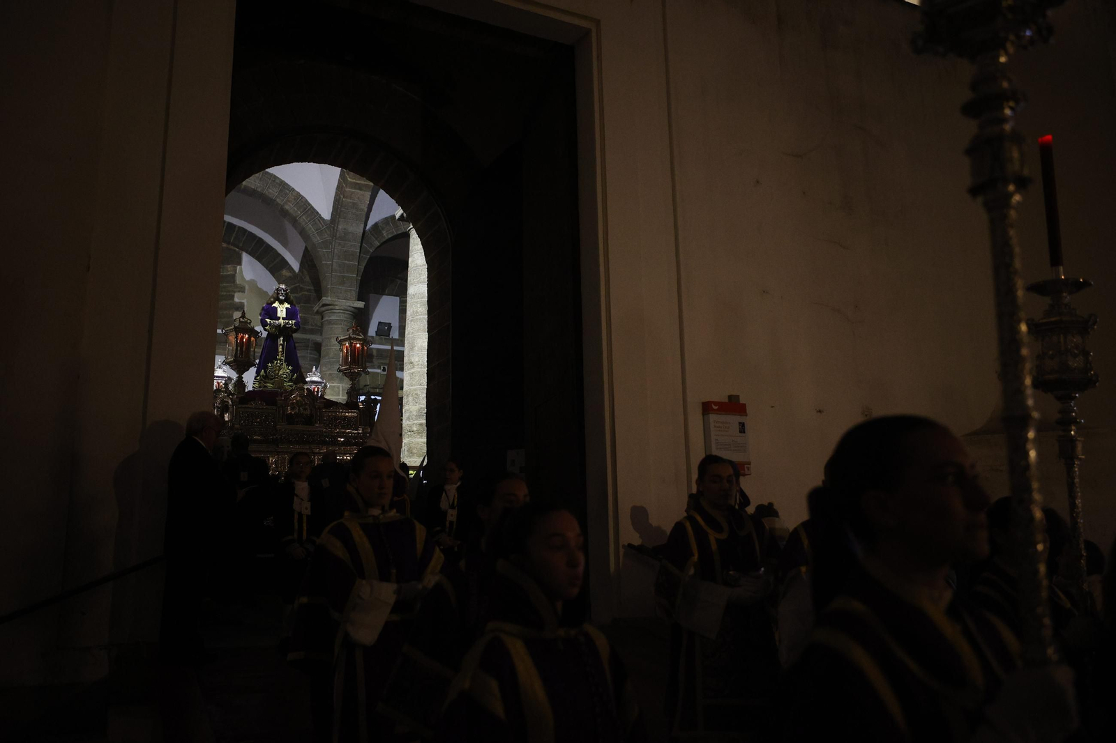 Imágenes de la salida de Medinaceli en la Semana Santa de Cádiz 2025