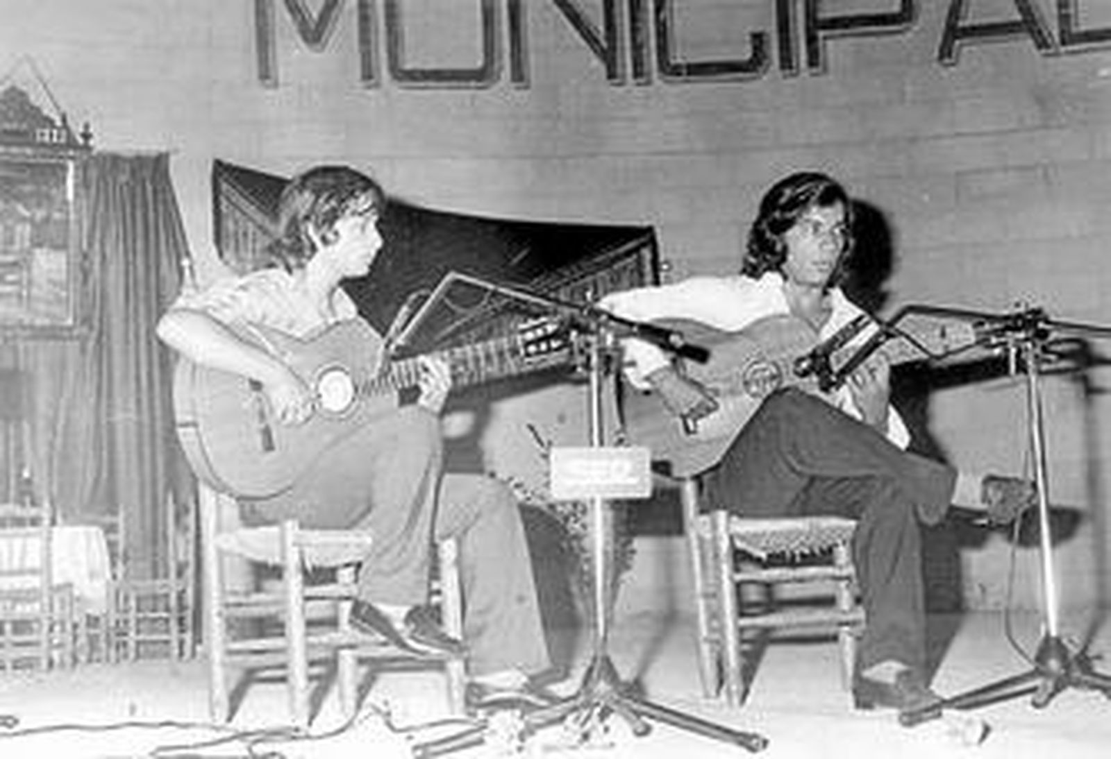 Niño Miguel, a la derecha, en una actuación junto Antonio Vega en los años 70.