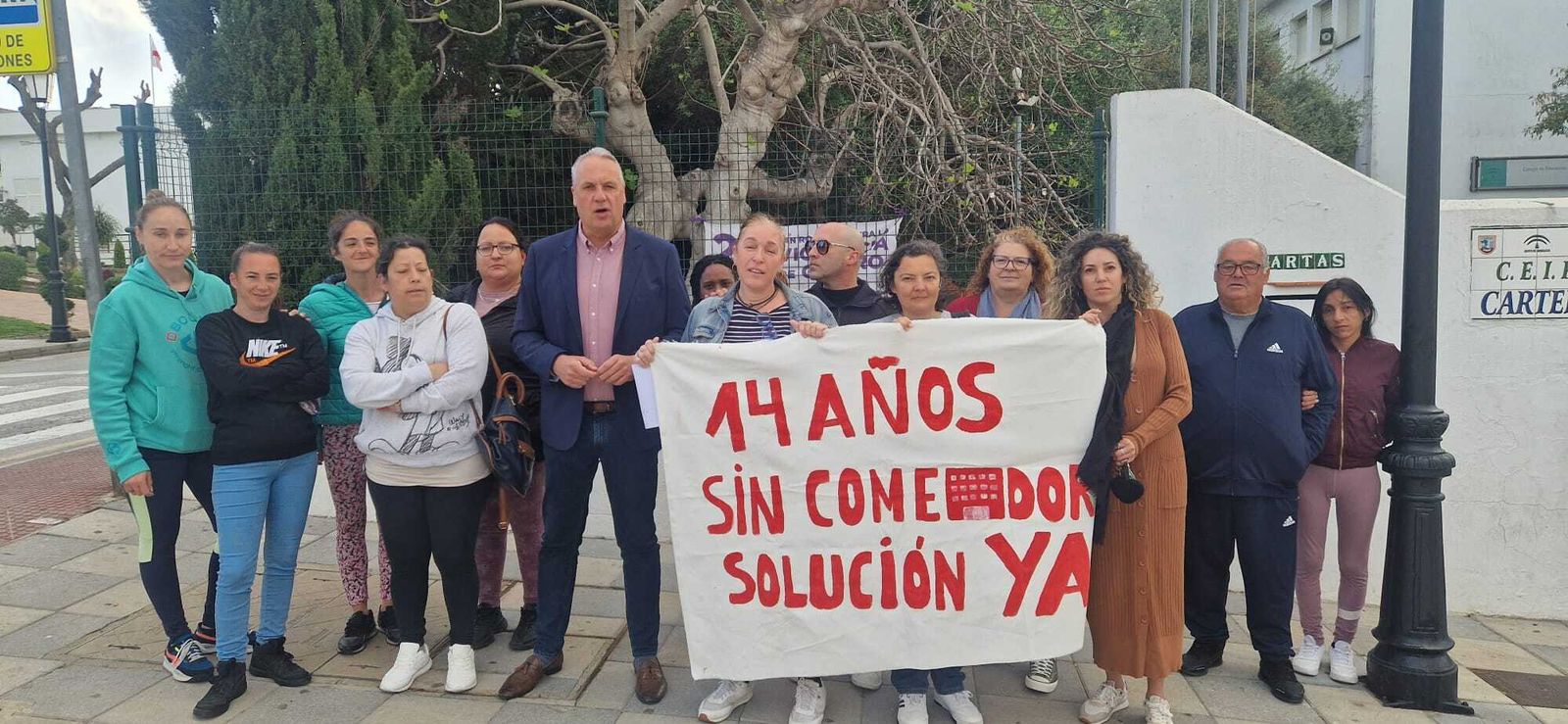 Concentración del AMPA del CEIP Carteia junto a Ruiz Boix