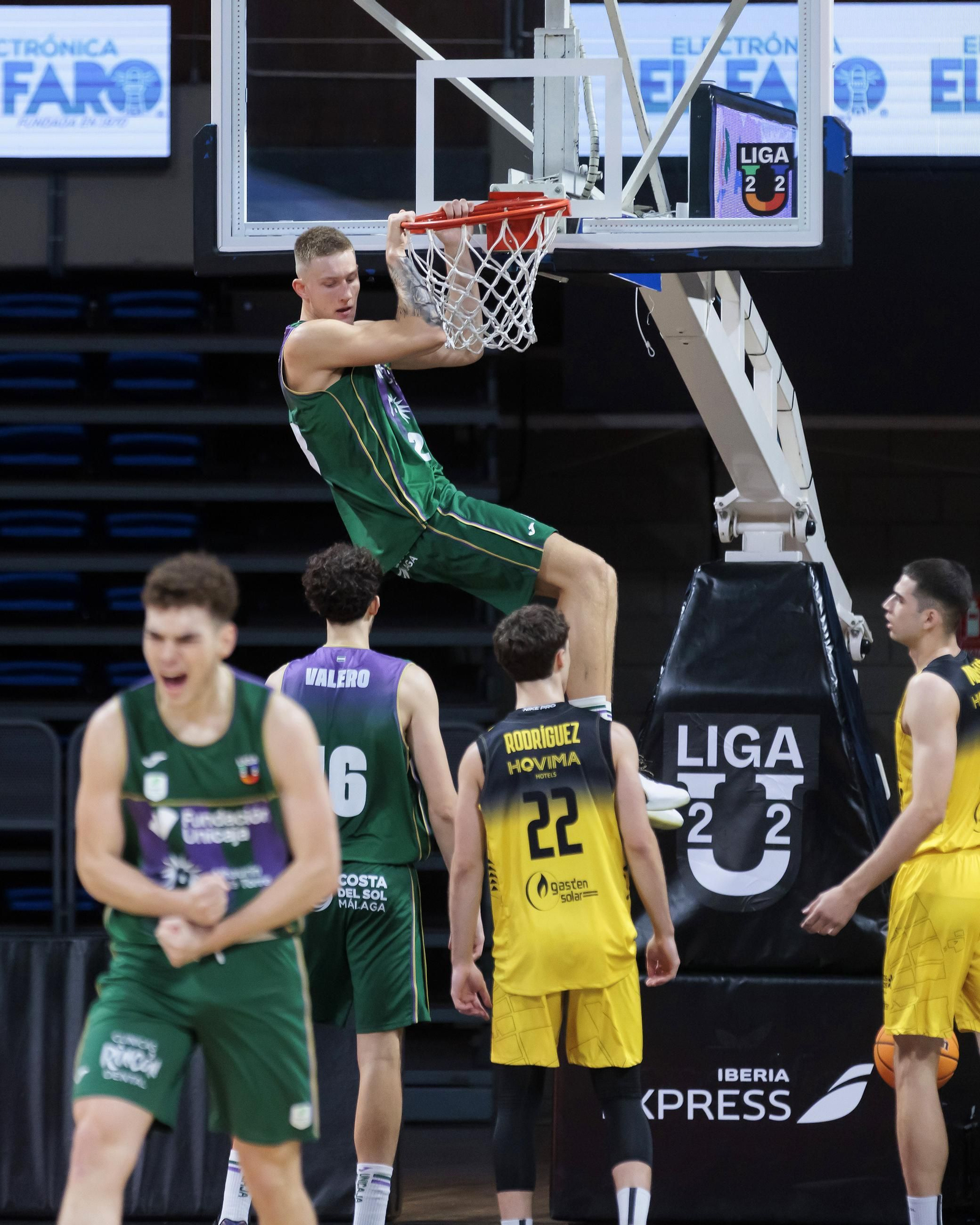 El Unicaja Alhaurín de la Torre conquista La Laguna (66-69)