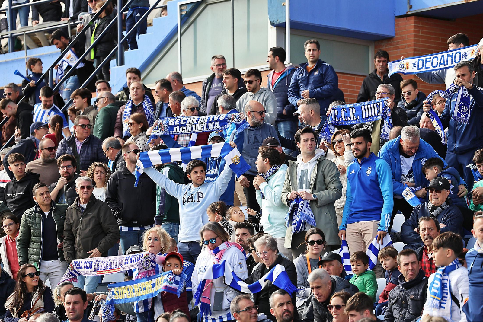 Ambiente en las gradas del Recreativo de Huelva vs AD Ceuta FC