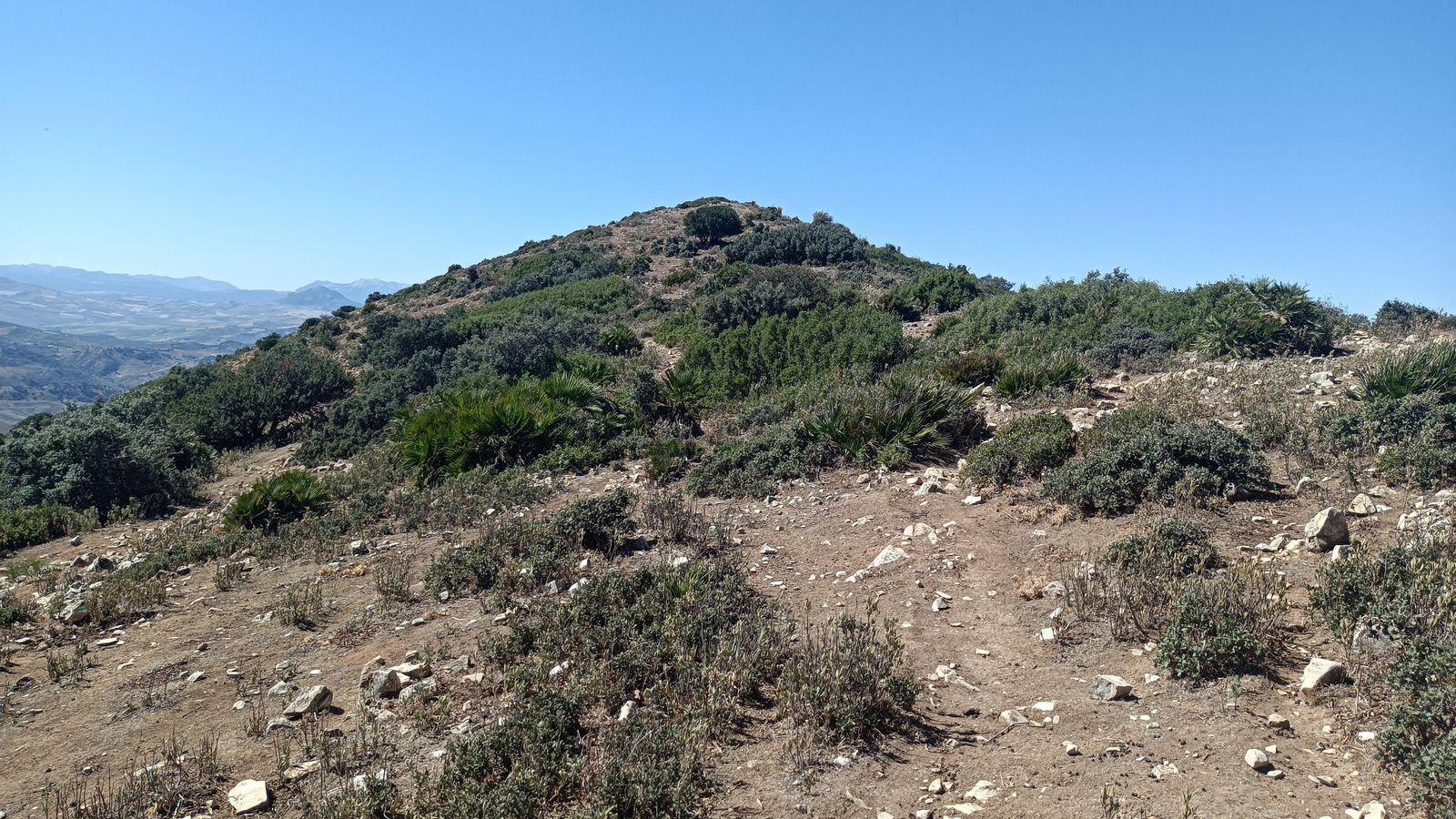 Buscando el ascenso al Cerro de la Ventana.