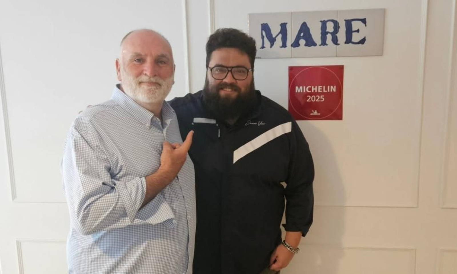 El chef José Andrés y Juan Viu durante su visita al restaurante Mare