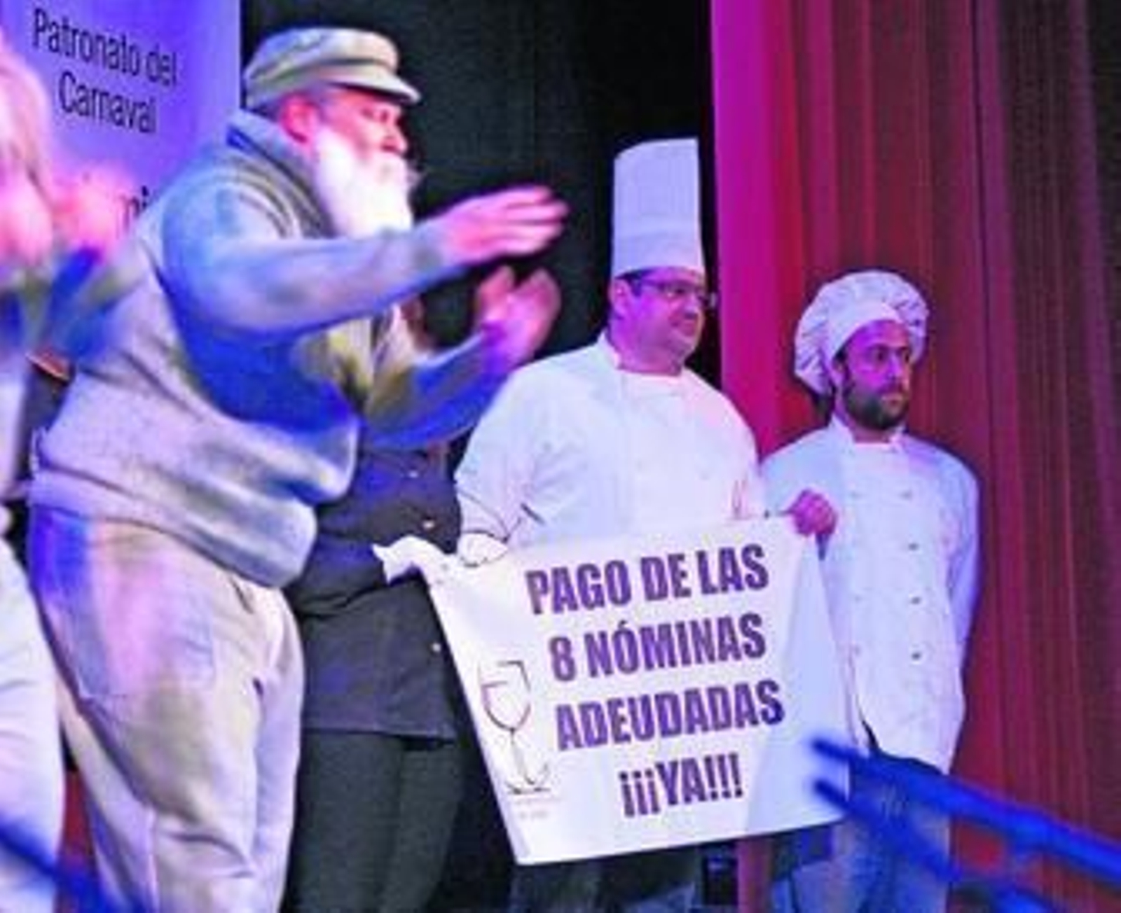 La comparsa 'El barco del arroz' se hizo eco de las reivindicaciones de los trabajadores de la Escuela.