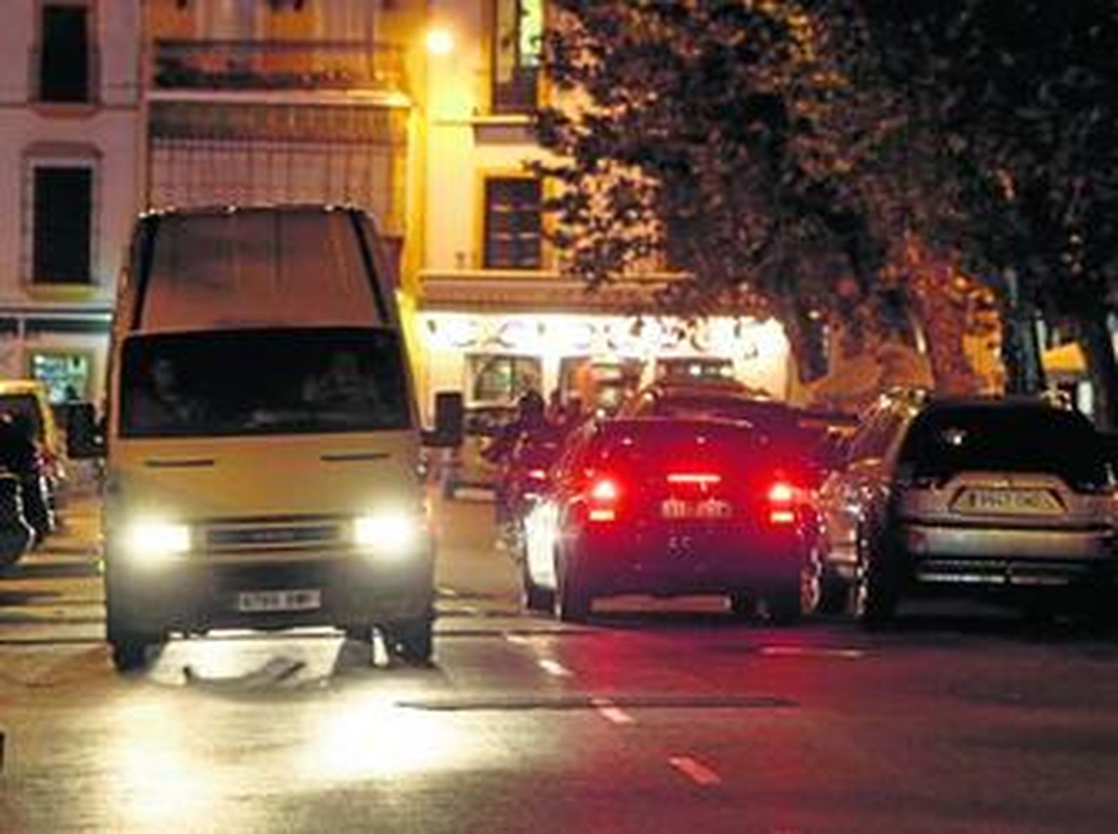 La calle Adriano, en el barrio del Arenal, figura entre las tres de la ciudad donde la Policía Local impone más multas.
