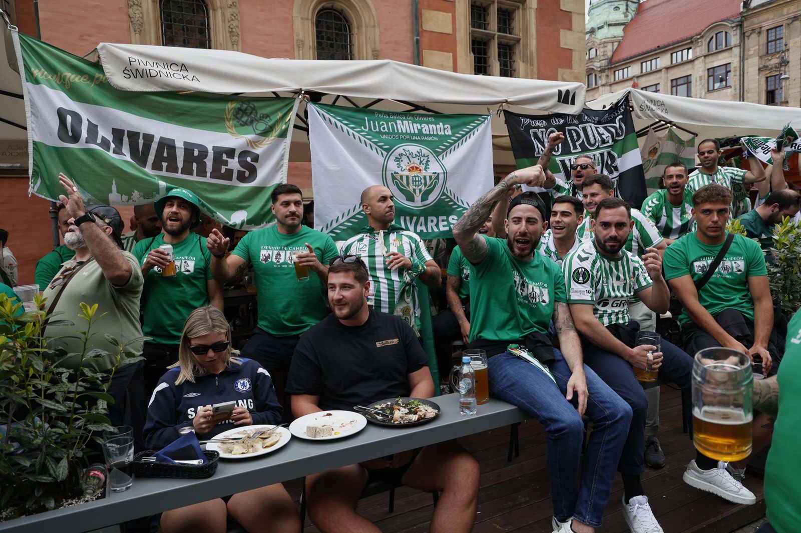 Las imágenes de la marea verde en al final de la Conference League