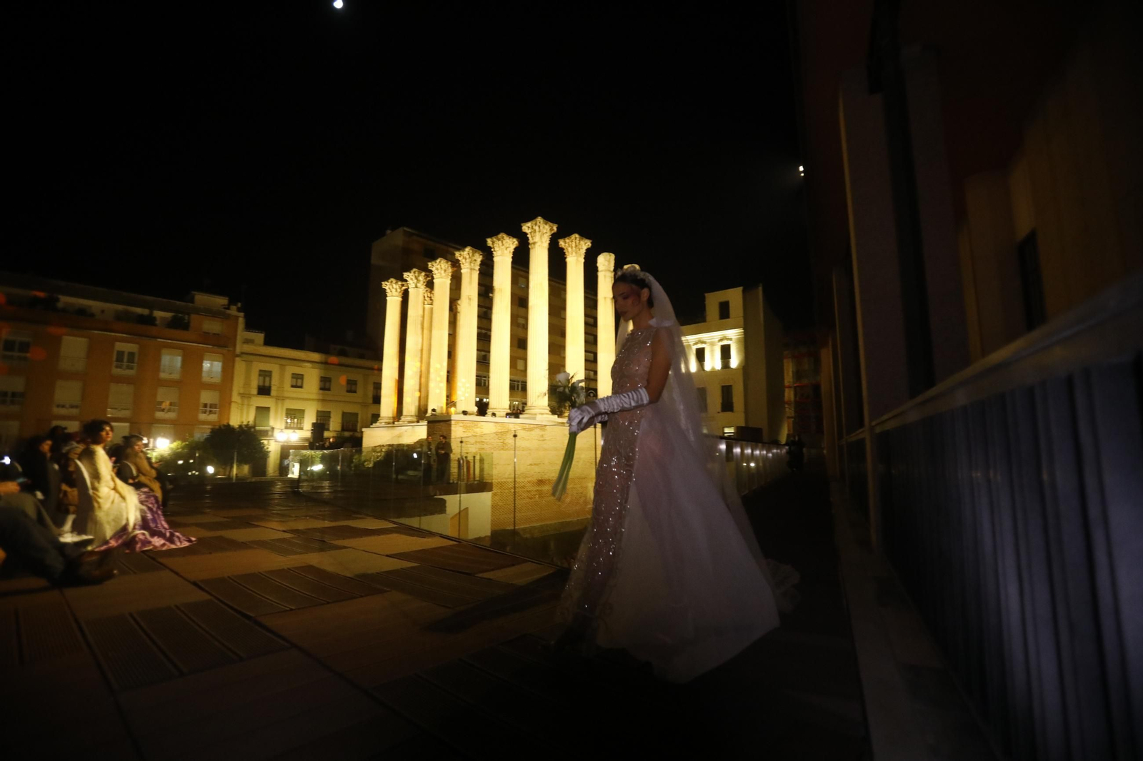 Las mejores imágenes del desfile de Mancini en el Templo Romano de Córdoba