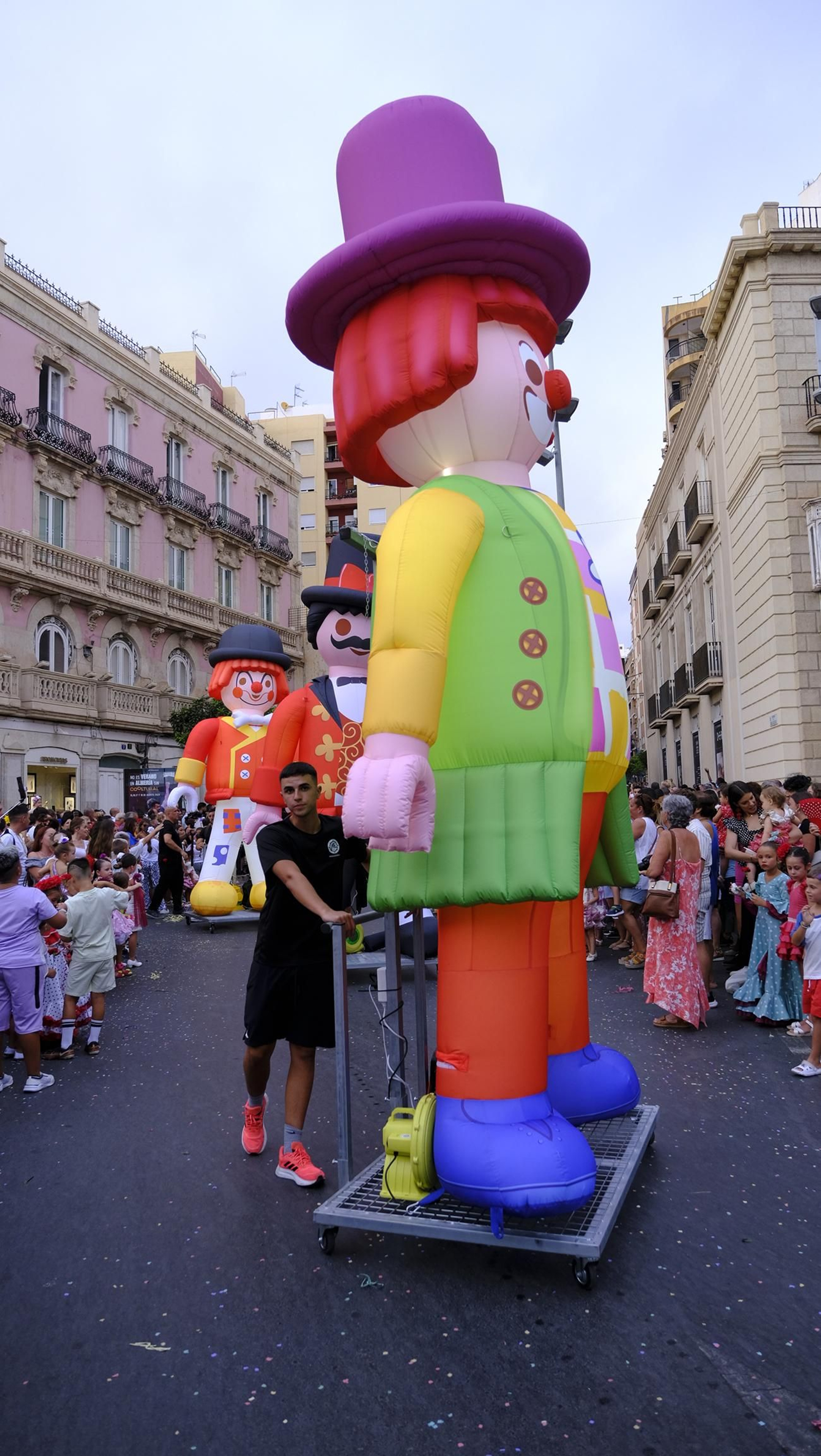 Las mejores imágenes de la Batalla de Flores de Almería