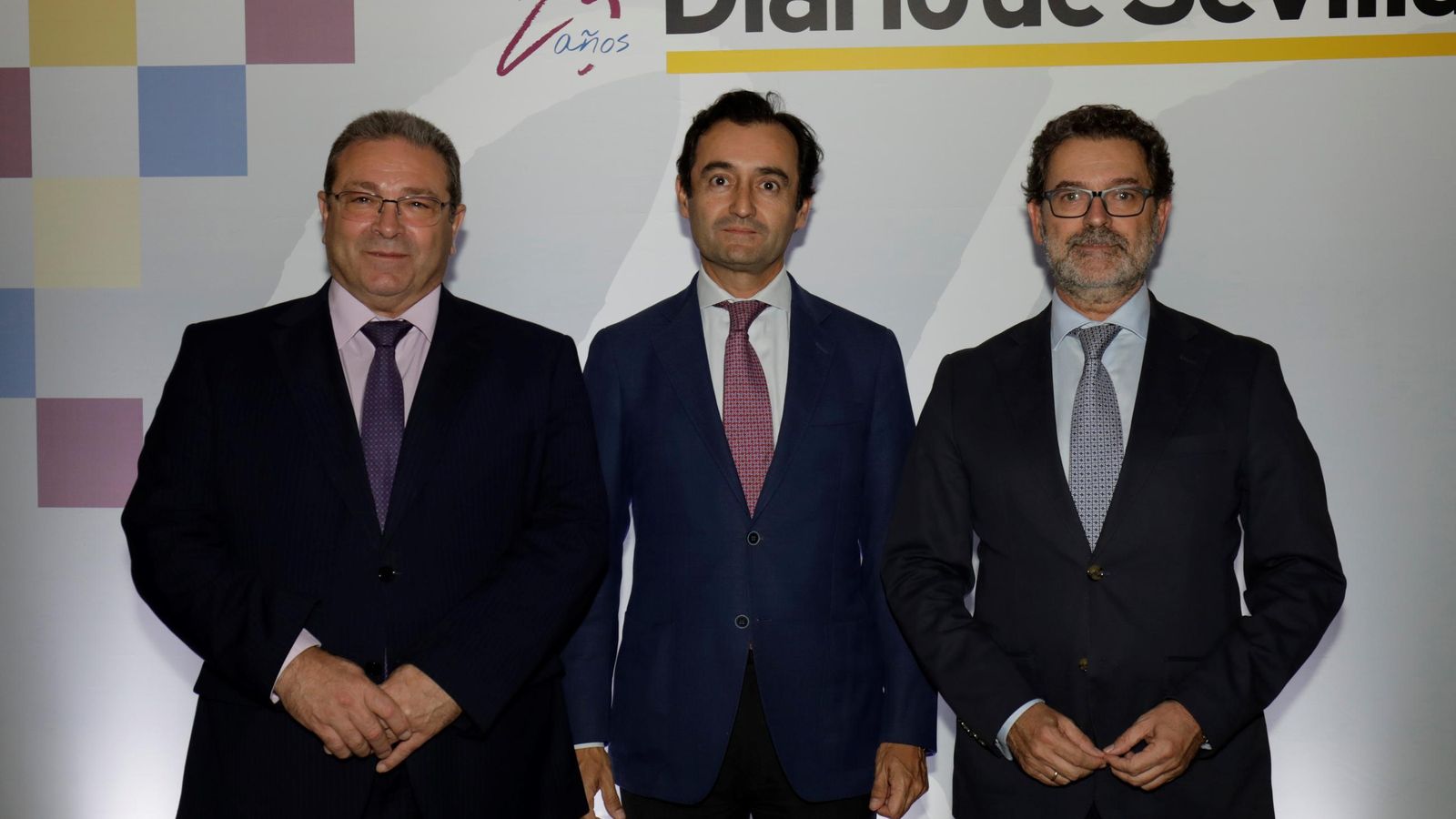 Antonio Vega, director general de Garántia, Carlos Jurado, miembro del Consejo Rector de Bidafarma y  Enrique Ojeda, miembro del Consejo Rector de Bidafarma