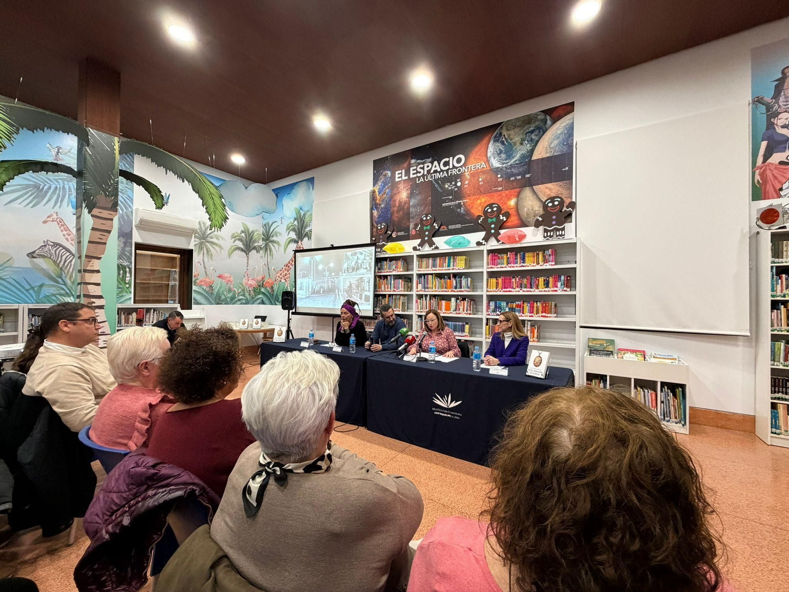 Raquel Ñeco, Juan Franco, María Jesús Corrales y Estefanía Sánchez, en la presentación de la novela.
