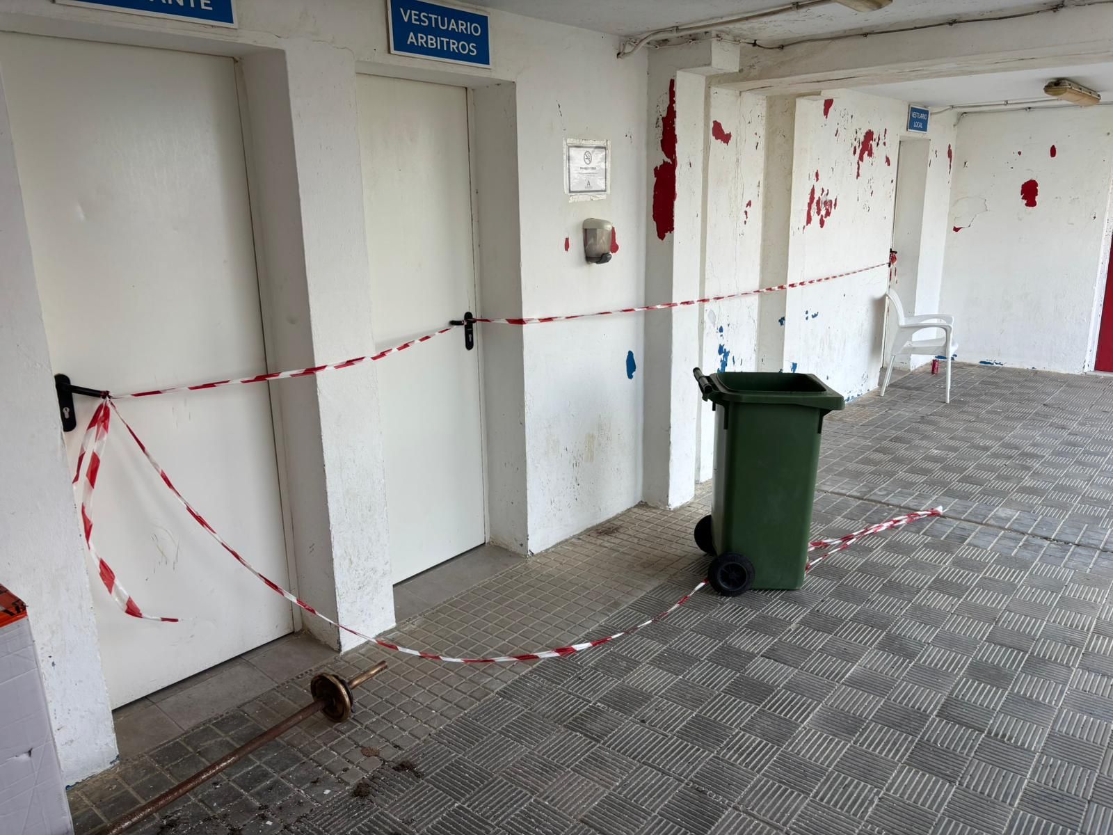 Los vestuarios del López Púa de Tarifa, precintados