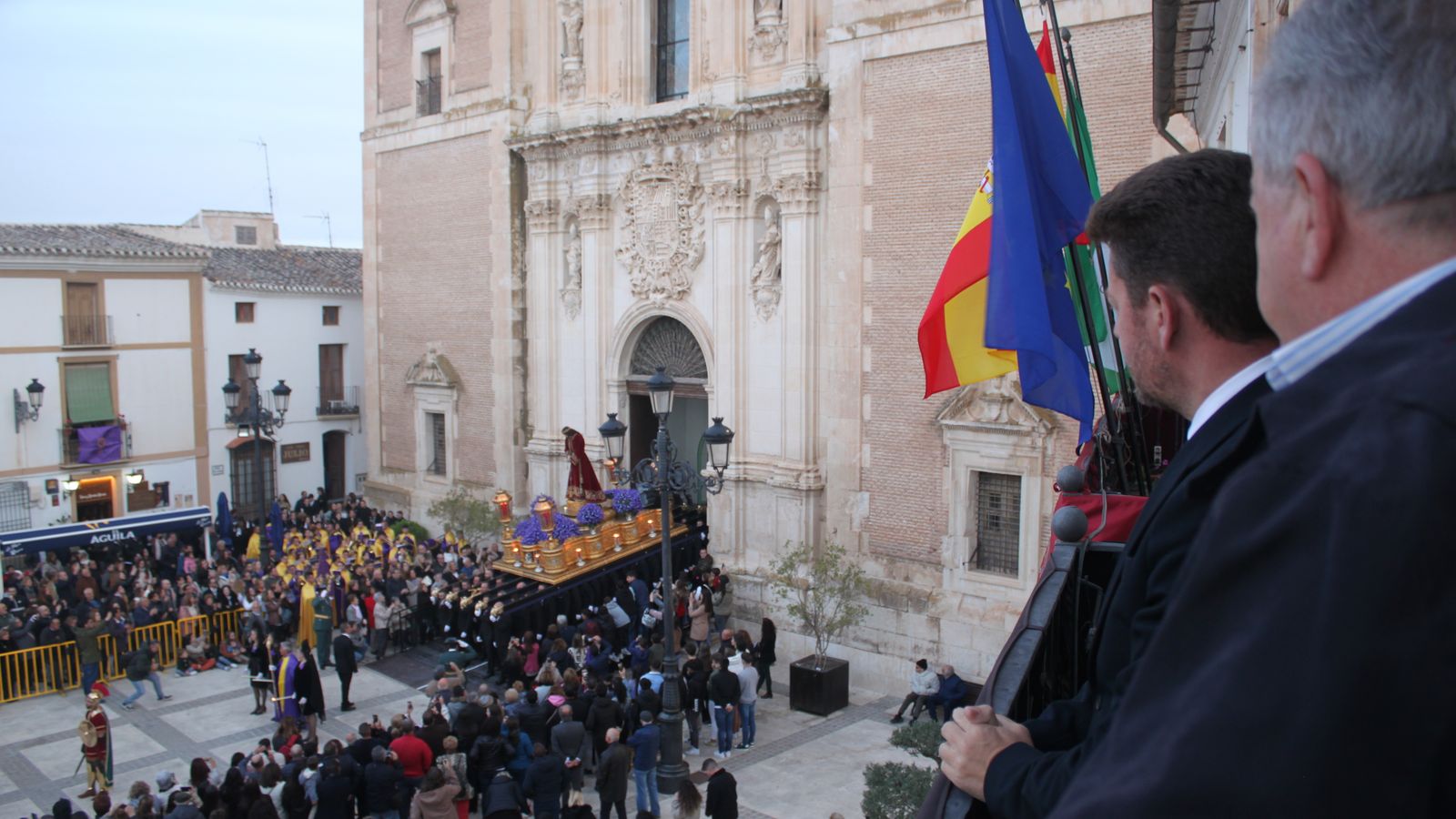 Jesús Cautivo saliendo de la iglesia.