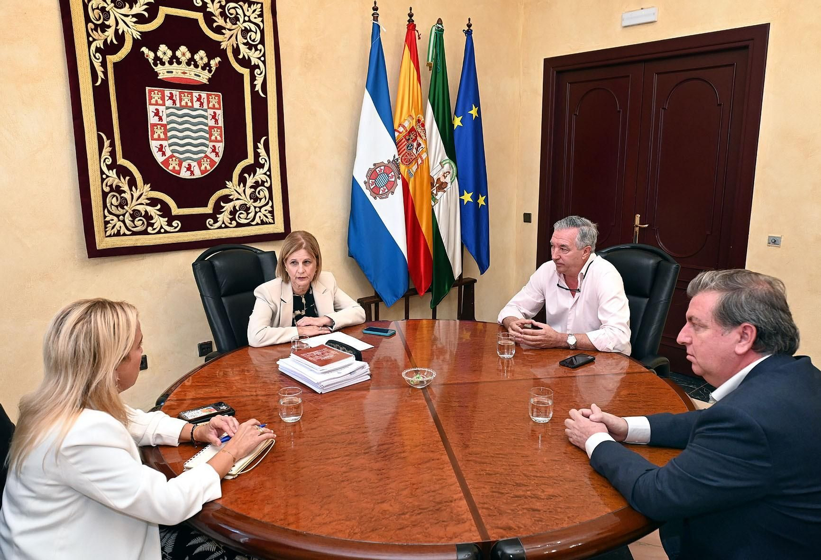 La alcaldesa conoce las necesidades y reivindicaciones de los enfermos de ELA.