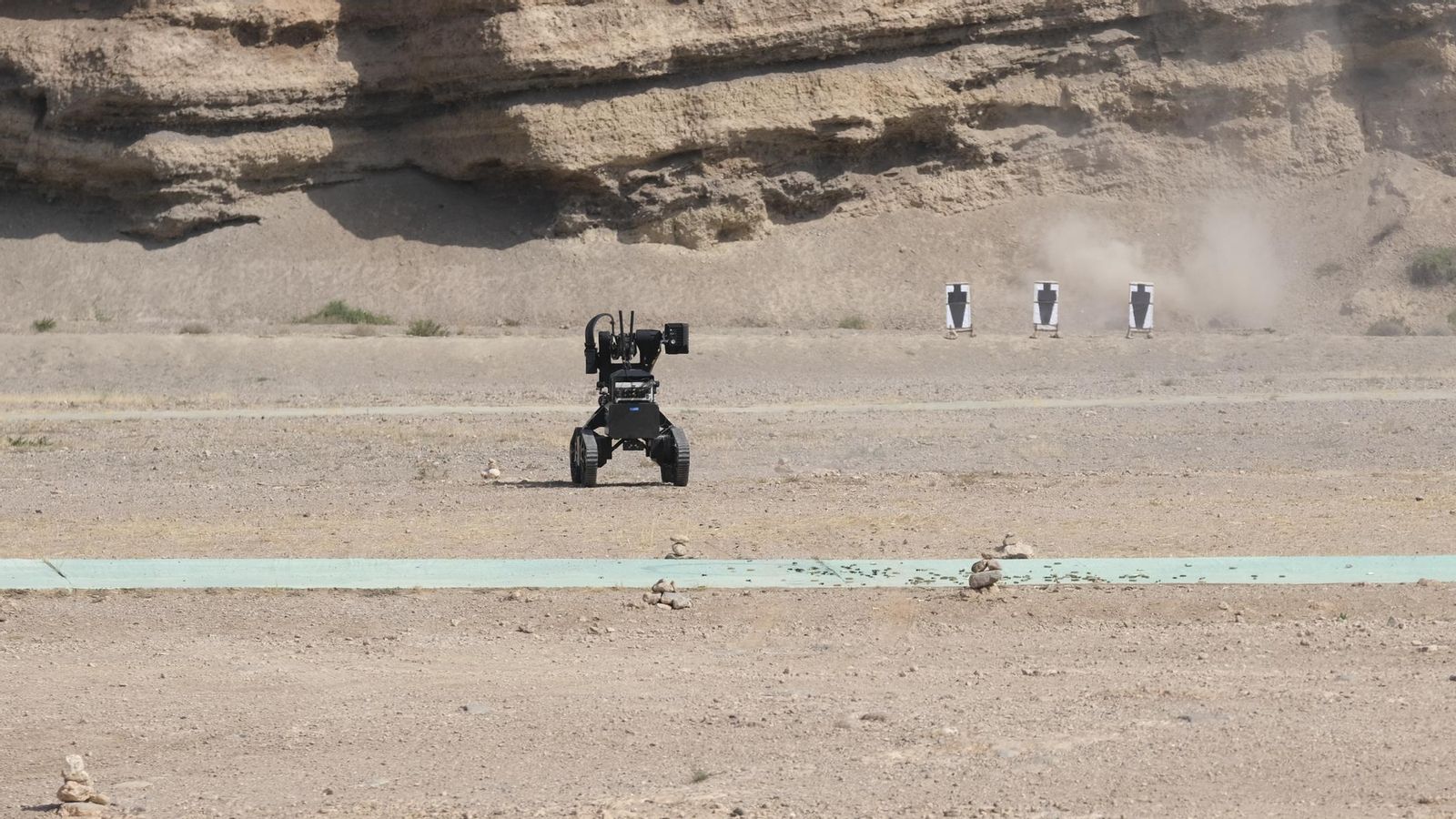 Realización de fuego con UGV dotado con estación de armas Realización de fuego con UGV dotado con estación de armas