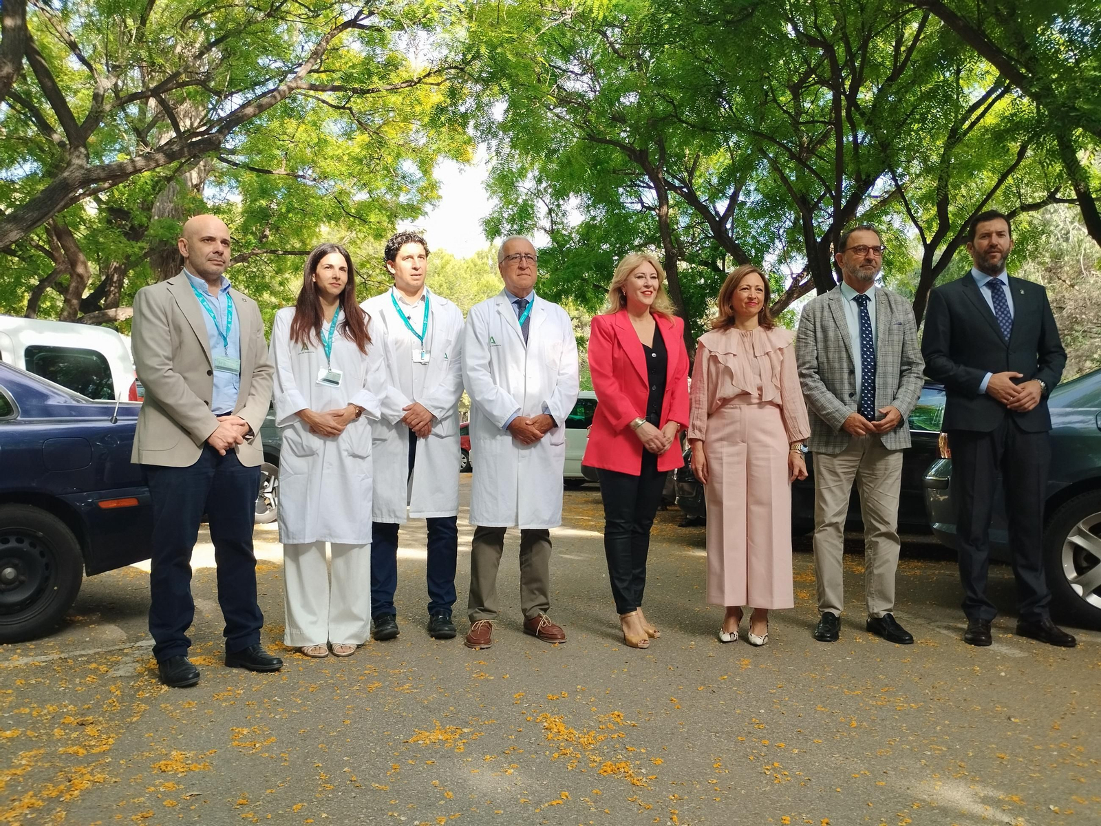 La consejera, los delegados de la Junta y Salud y el gerente del Regional, entre otros, este viernes.