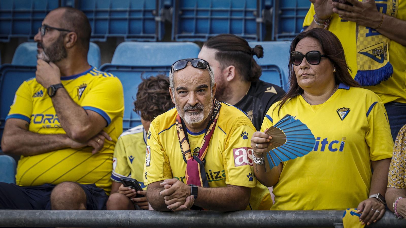Búscate entre las fotos del partido de fútbol Cádiz CF - CD Tenerife de la Liga Hypermotion