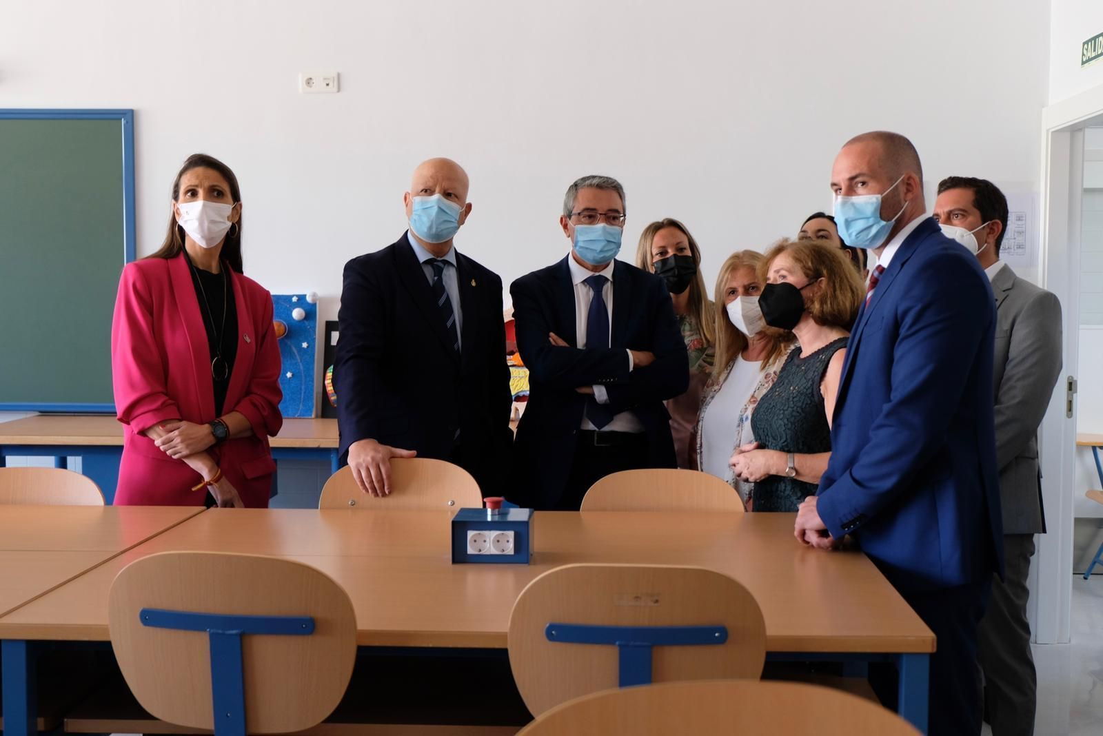 El consejero de Educación en la inauguración del IES Margarita Salas.