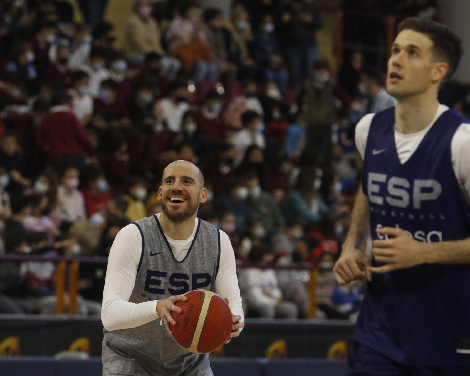 La selección española de baloncesto abre el entrenamiento en Córdoba a los más jóvenes, en imágenes