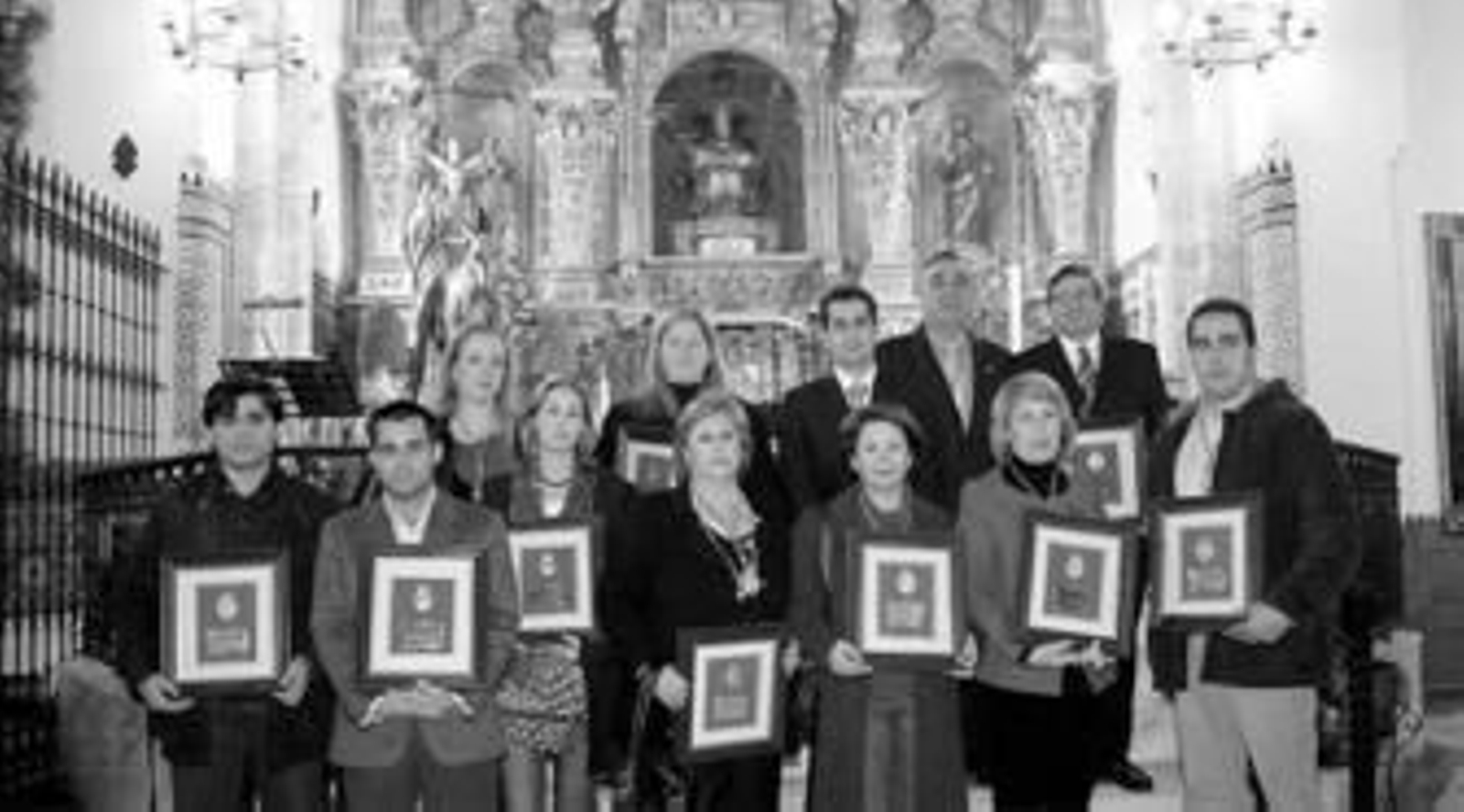 Los hermanos de la Borriquita que han cumplido 25 años fueron homenajeados ayer tras finalizar los cultos del triduo en San Pedro. Los hermanos de la Borriquita que han cumplido 25 años fueron homenajeados ayer tras finalizar los cultos del triduo en San Pedro.