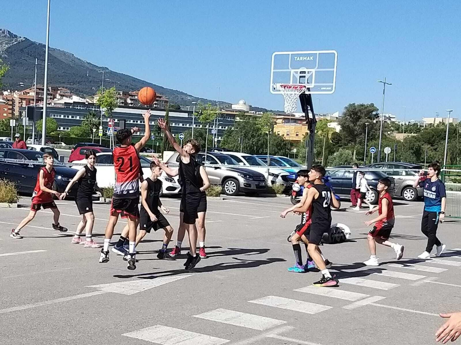 En imágenes: basket solidario de la mano del CD Bulevar en favor de ALES