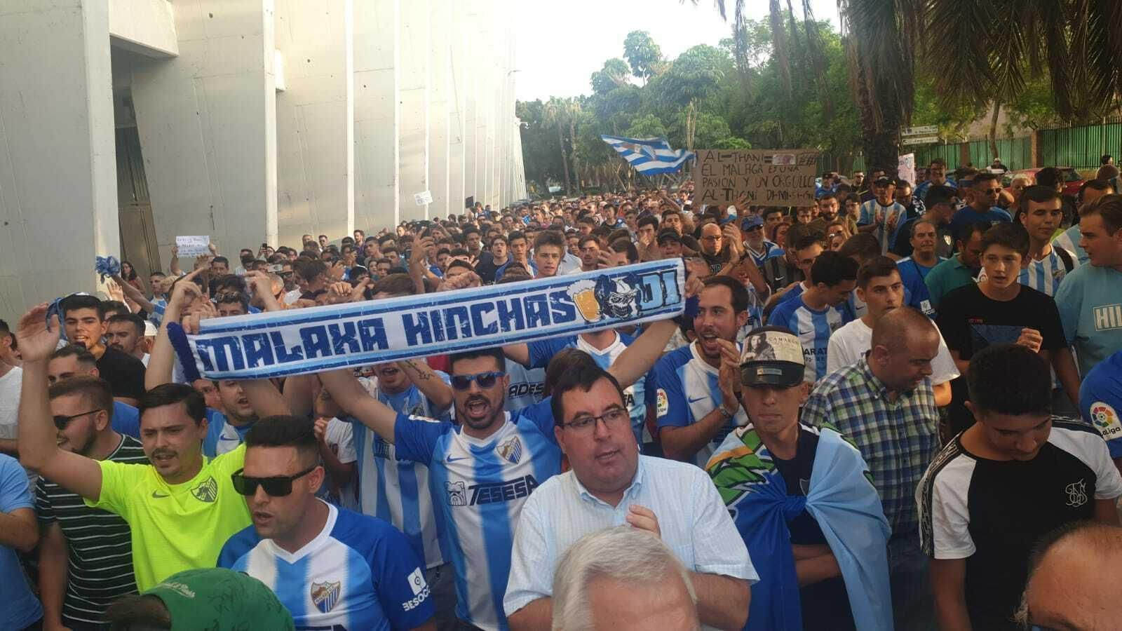 La manifestación contra el jeque Al-Thani en Málaga, en fotos