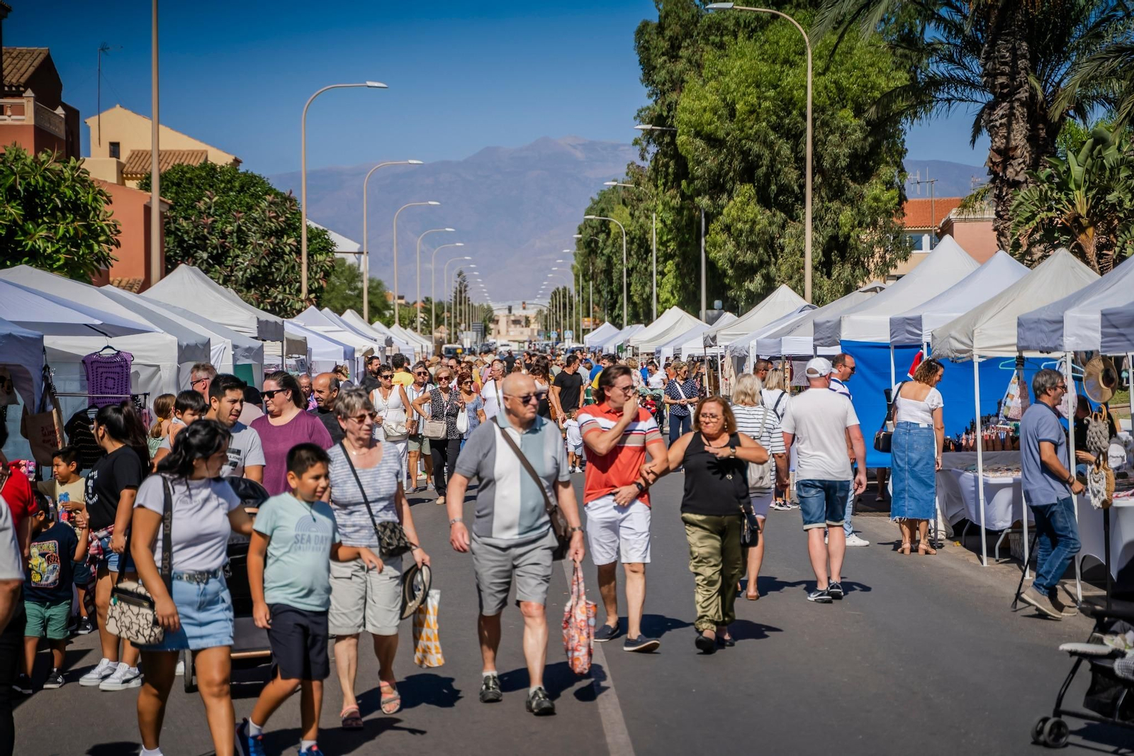 La 'Urba' de Roquetas fue un hervidero de gente con motivo de la Feria de Turismo