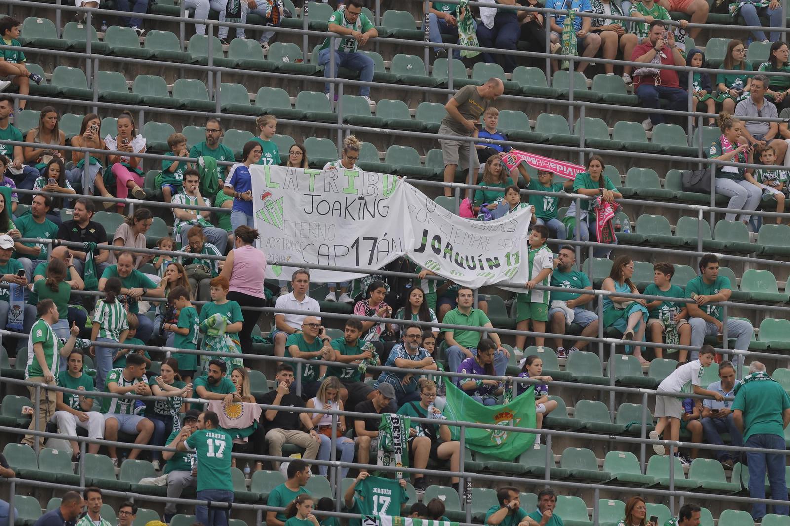 Búscate en las fotos de la despedida de Joaquín