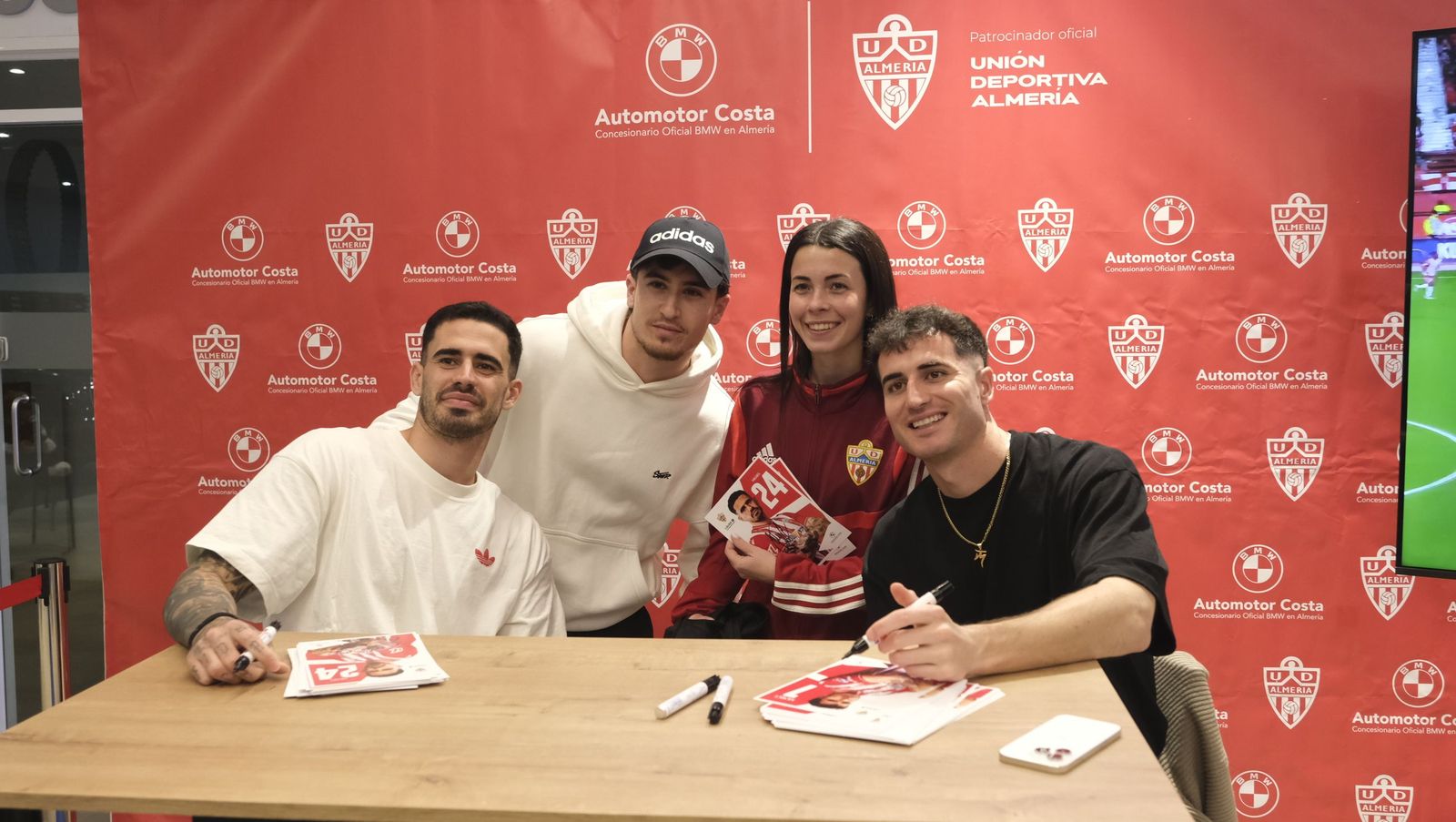 La firma de autógrafos de Jon Morcillo y Miguel de la Fuente en Automotor Costa BMW