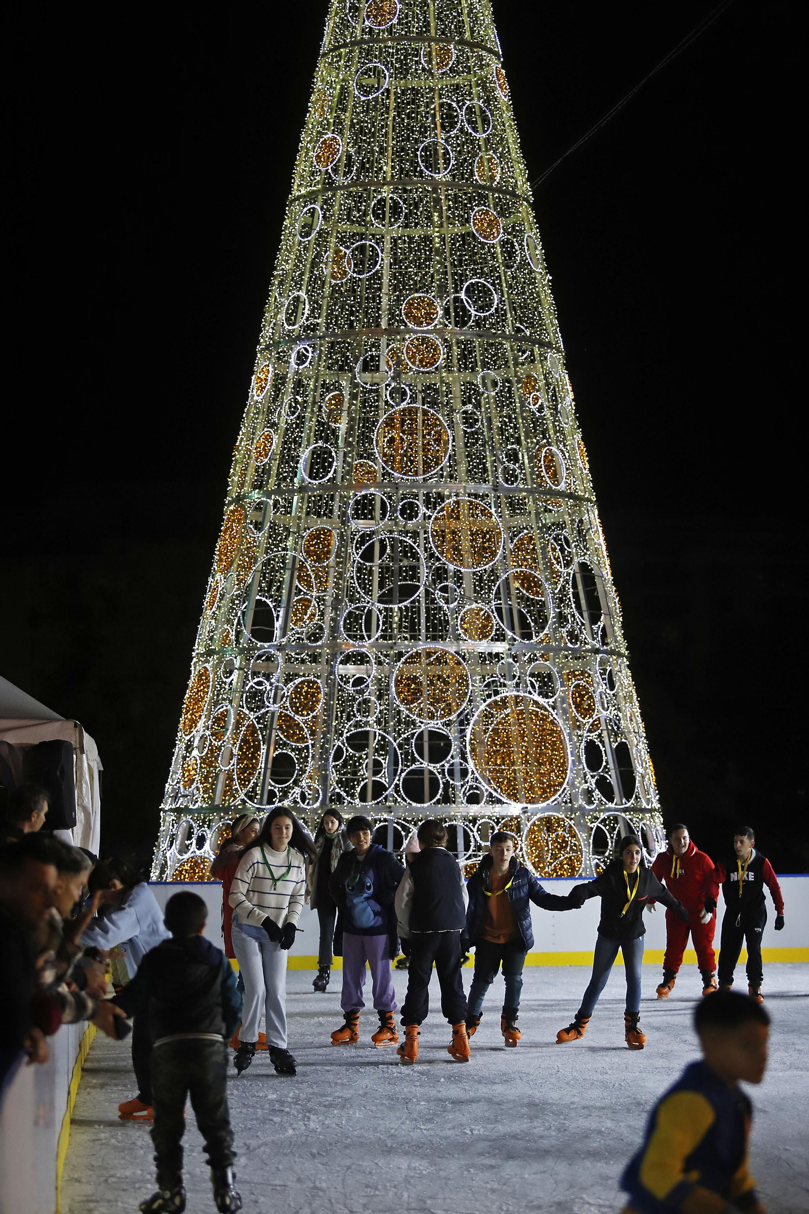 Imágenes de la pista de hielo en Isla Chica por Navidad