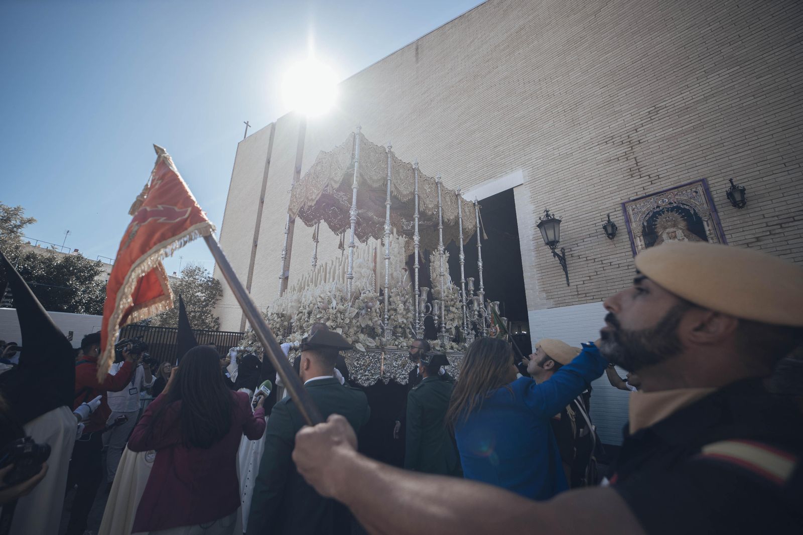La salida de la Hermandad de San Pablo en la Semana Santa de Sevilla 2023