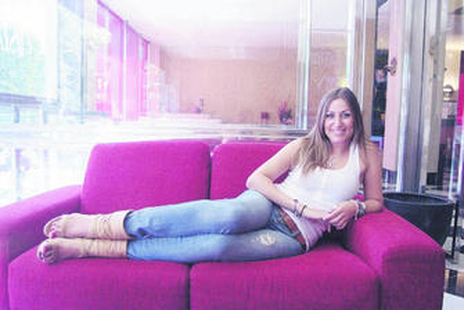 Encarna Navarro, ayer, posando en el Hotel Costasol de Almería.