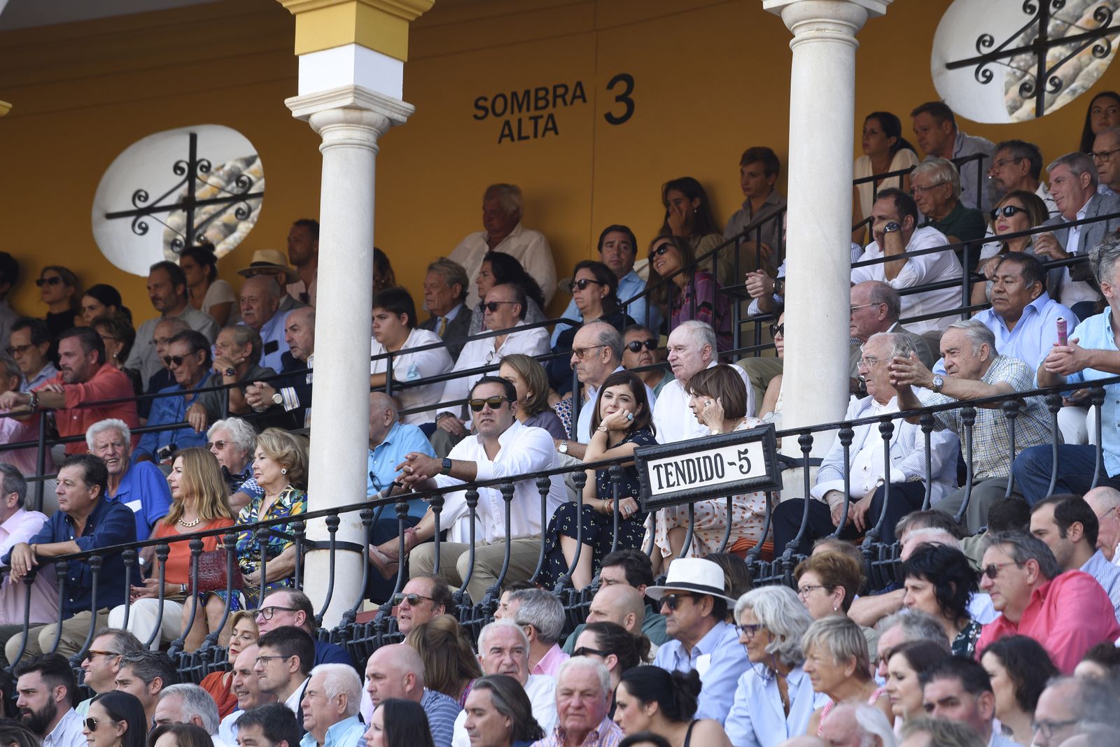 Búscate en la tercera corrida de toros de la Feria de San Miguel de Sevilla