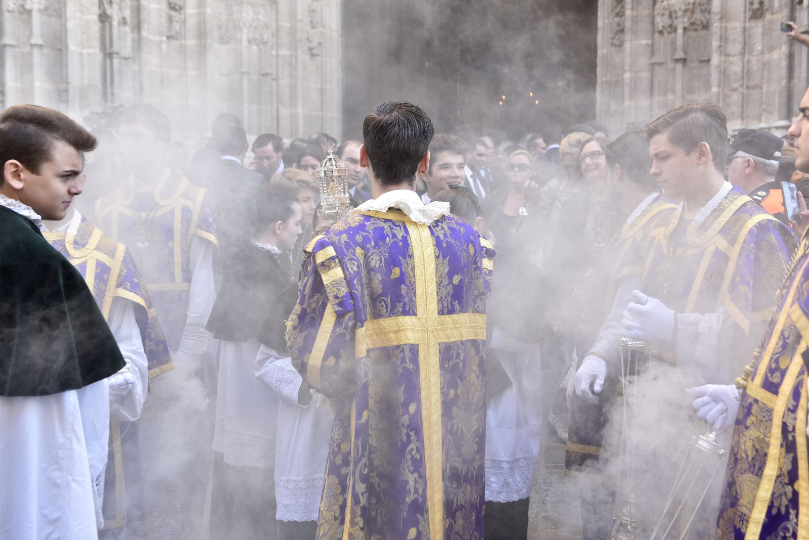 El regreso de la Esperanza de Triana, en imágenes