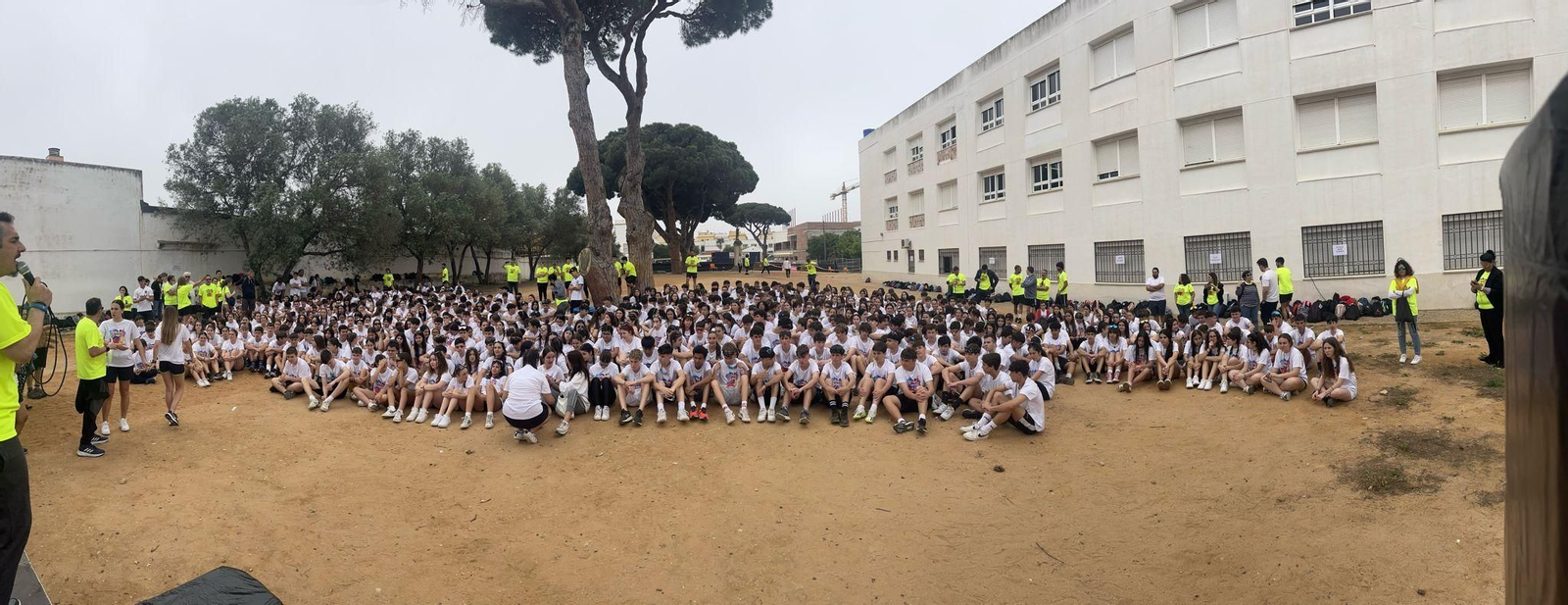 Estudiantes de las escuelas católicas de la Bahía en el  colegio Compañía de María.