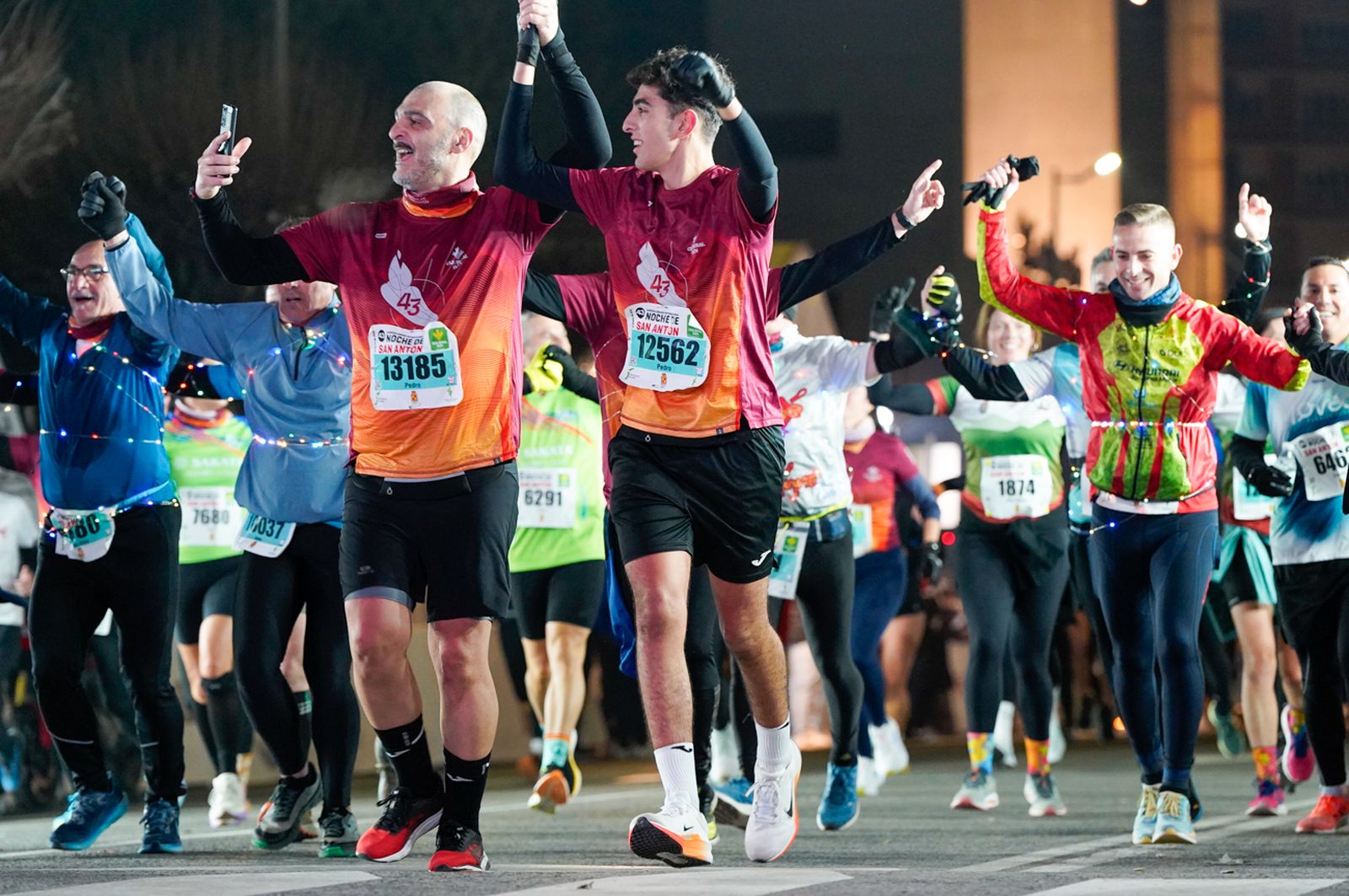 En imágenes: búscate en tu llegada a meta de la Carrera de San Antón 2026 (17)