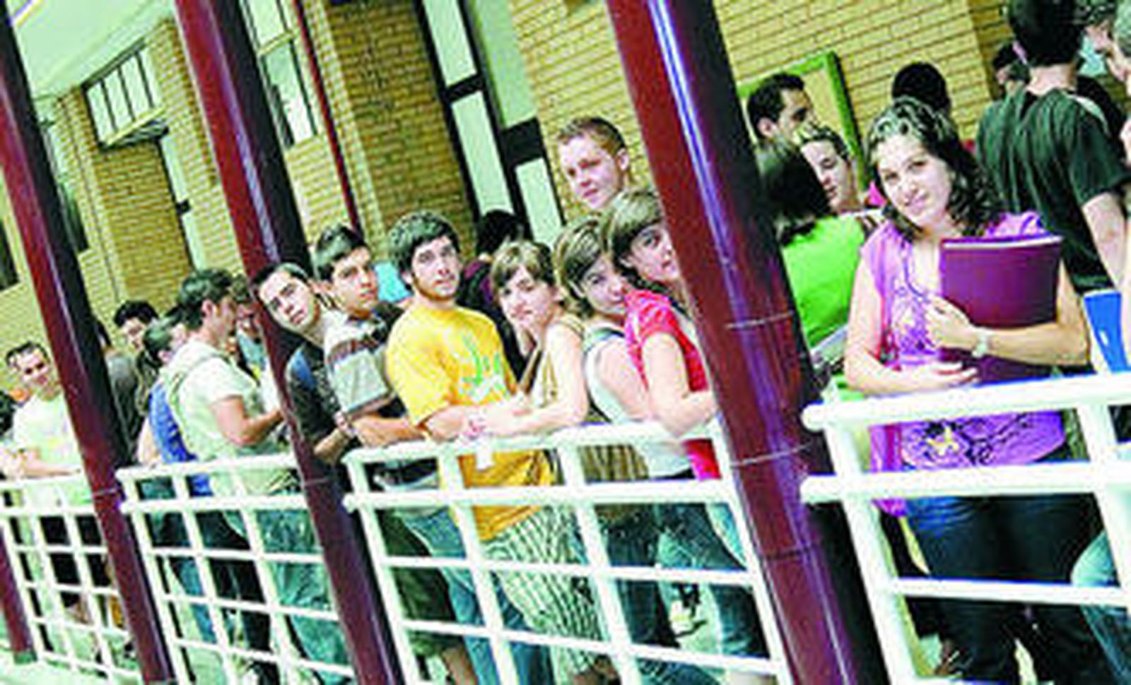 Los alumnos universitarios cada vez encuentran más apoyo académico en sus docentes.