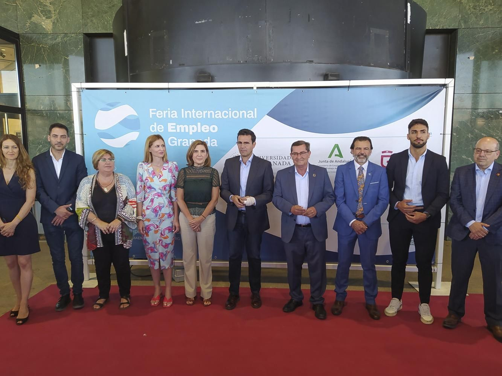 Imagen de las autoridades en la inauguración de la II Feria de Empleo de Granada