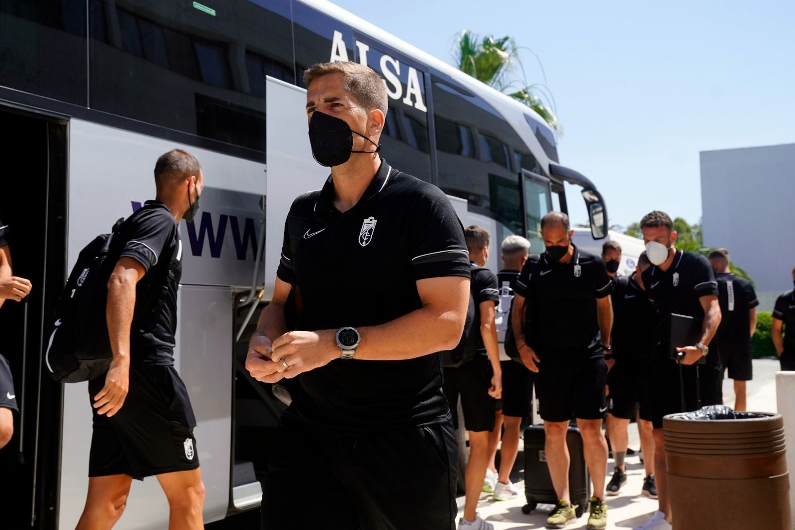 Llegada del Granada CF a Marbella para iniciar su concentración