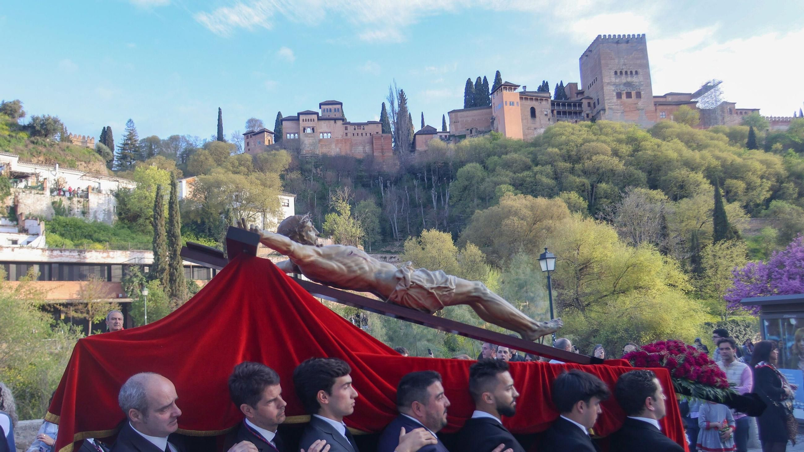 Solemne Traslado del Santísimo Cristo del Consuelo de Granada, Abril 2025