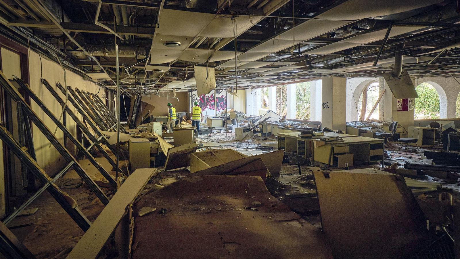 Derribo de la antigua factoría de Delphi.