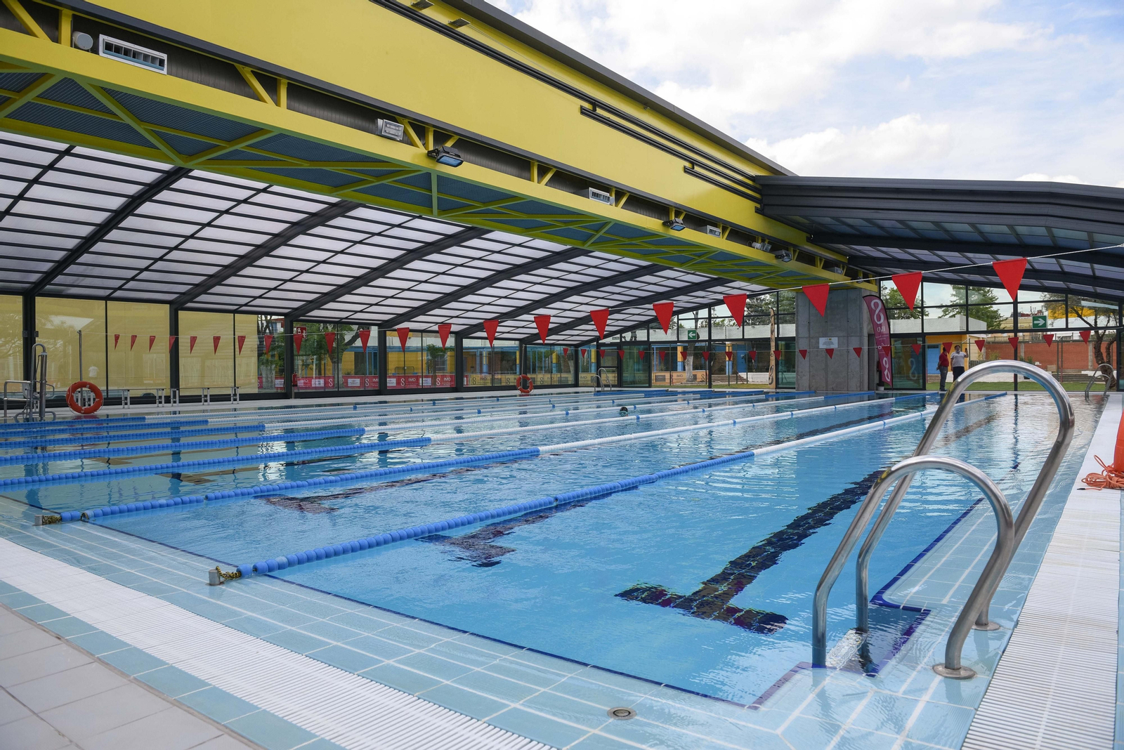 La piscina de Torreblanca estrena cubierta y nueva playa.