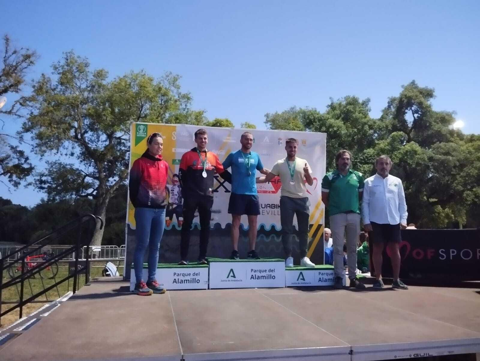Uno de los podios de la prueba disputada en tierras sevillanas.