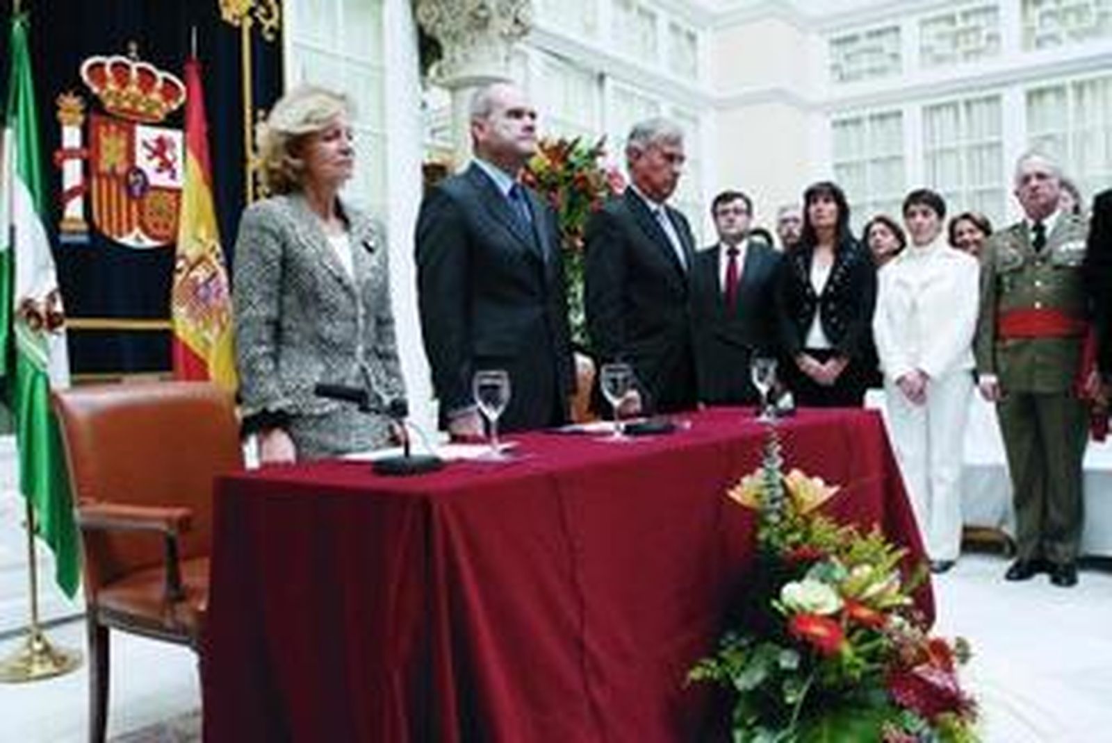 Elena Salgado, Manuel Chaves y López Garzón, ayer en Sevilla.