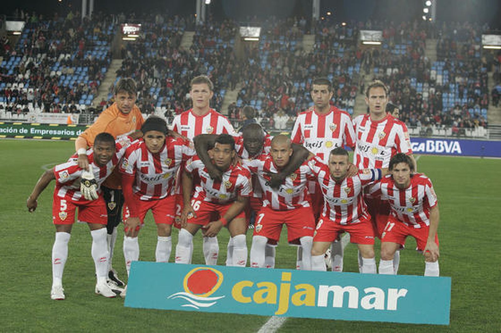 El Almería no pasa del empate en casa ante el Racing de Satander (1-1). / Javier Alonso