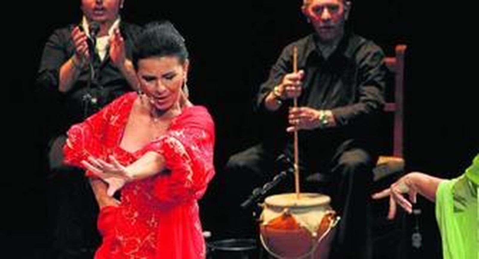 María José Santiago durante su actuación el viernes en Almería.