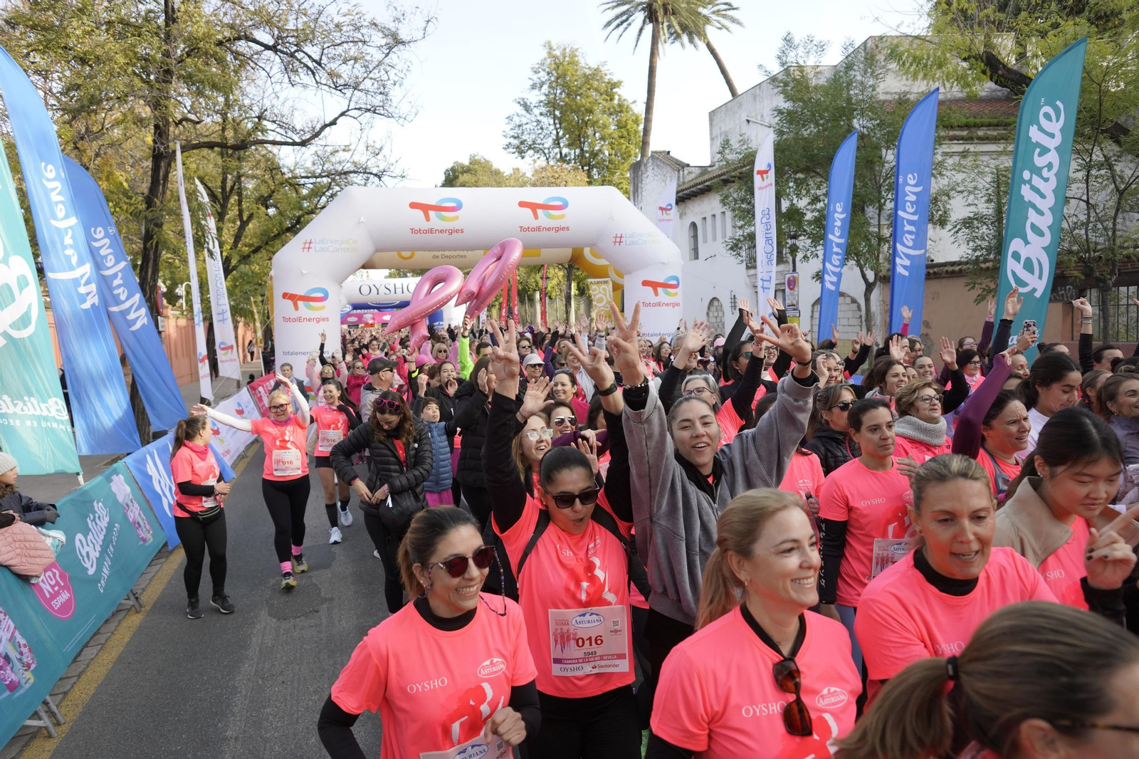 Búscate en las fotos de la Carrera de la Mujer de Sevilla